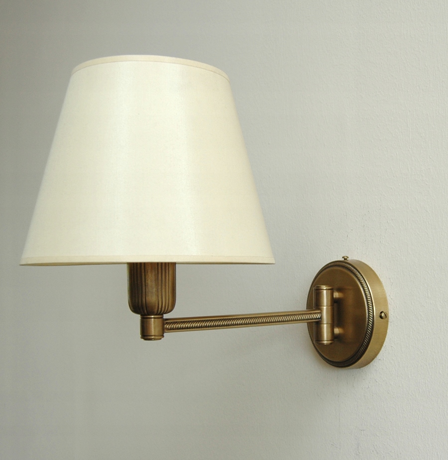 Mosadzná nástenná lampa, nastaviteľná, hotelová