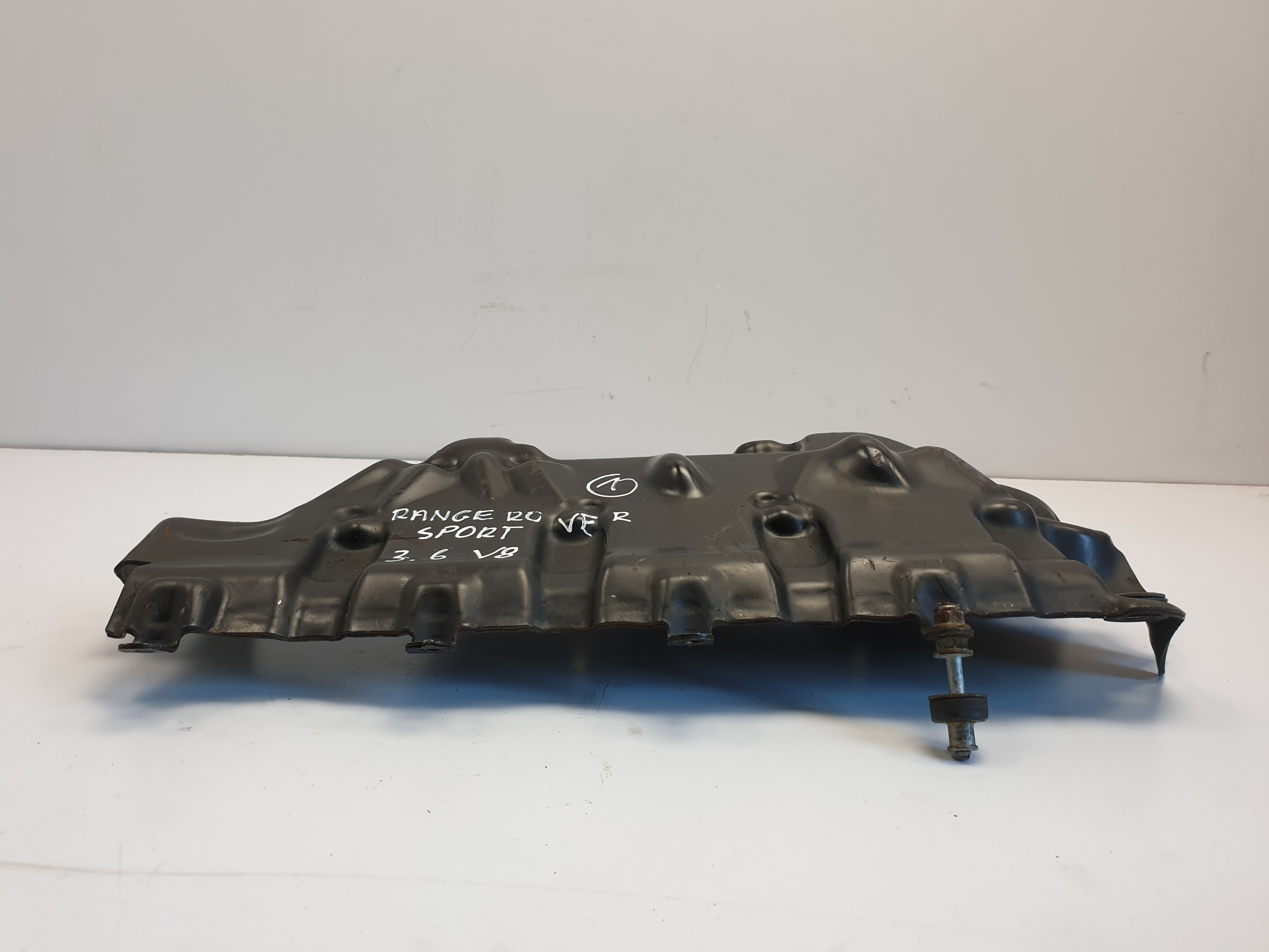Range Rover Sport 3 6 V8 OBUDOWA SILNIKA oslona Part manufacturer Land Rover OE