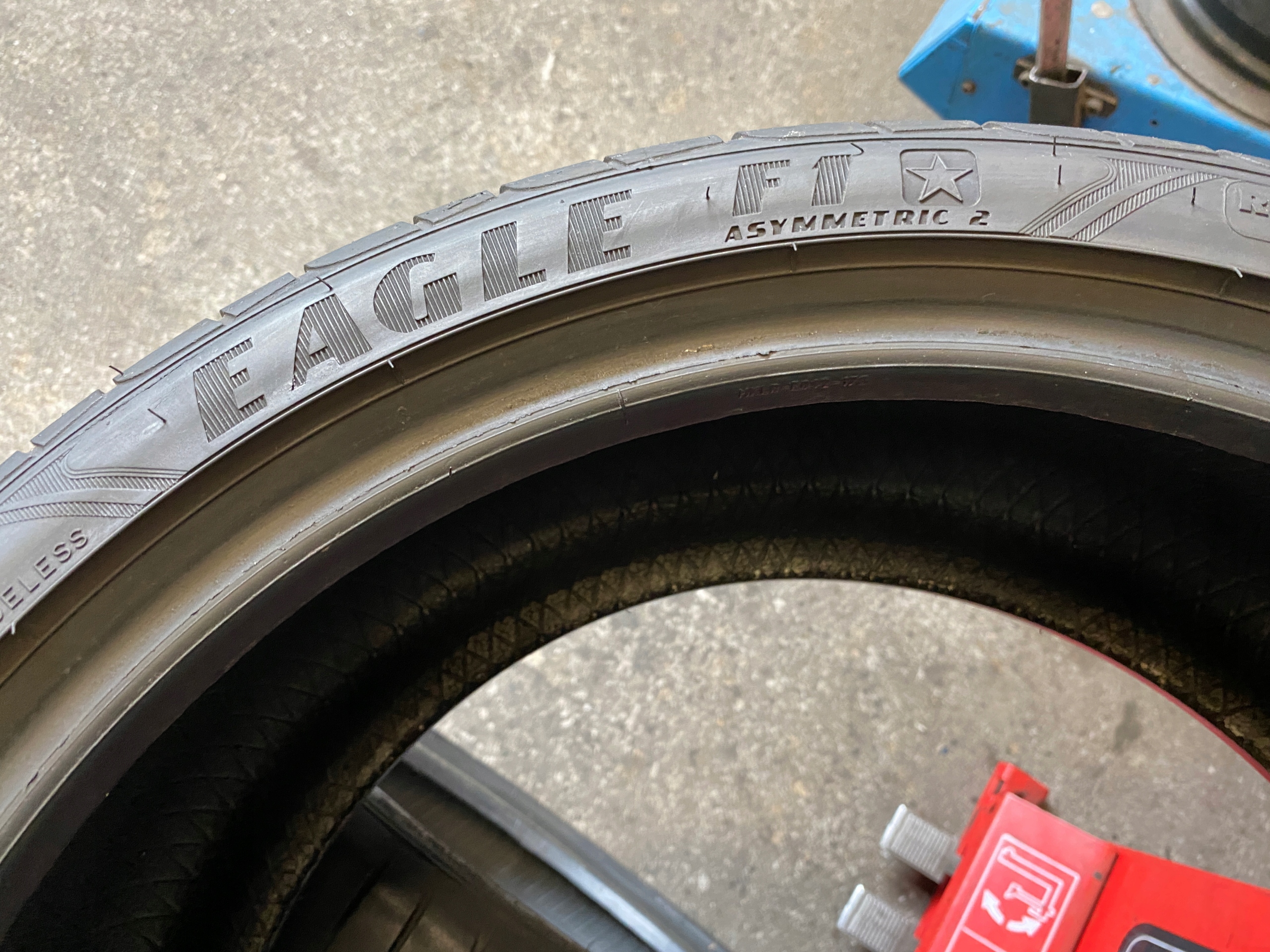 2 tyres summer 245/35R18 GOODYEAR ASYMMETRIC 2 RUN FLAT 6mm