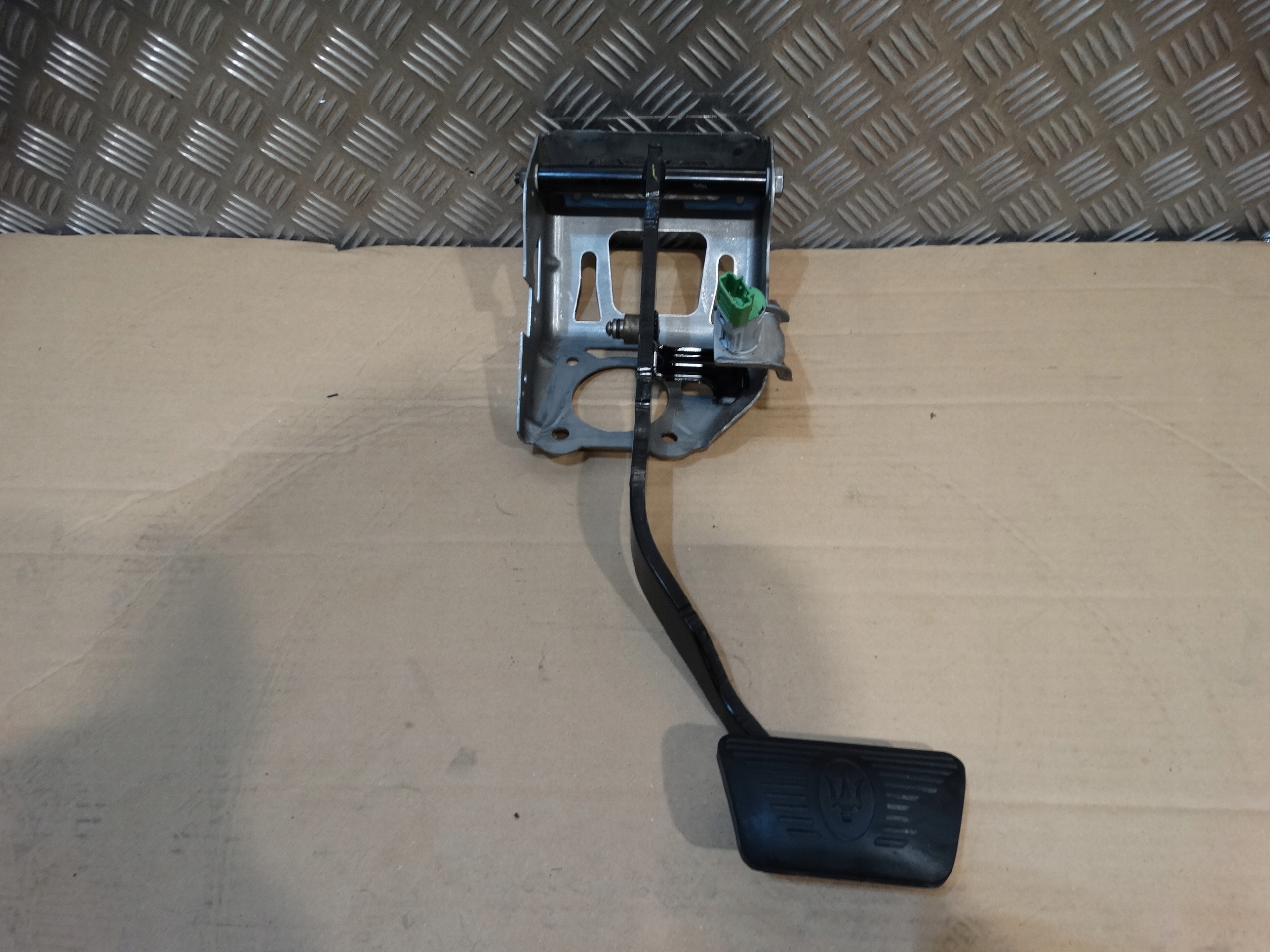 IDEALNY KPL. PEDAL Bremse MASERATI LEVANTE 1