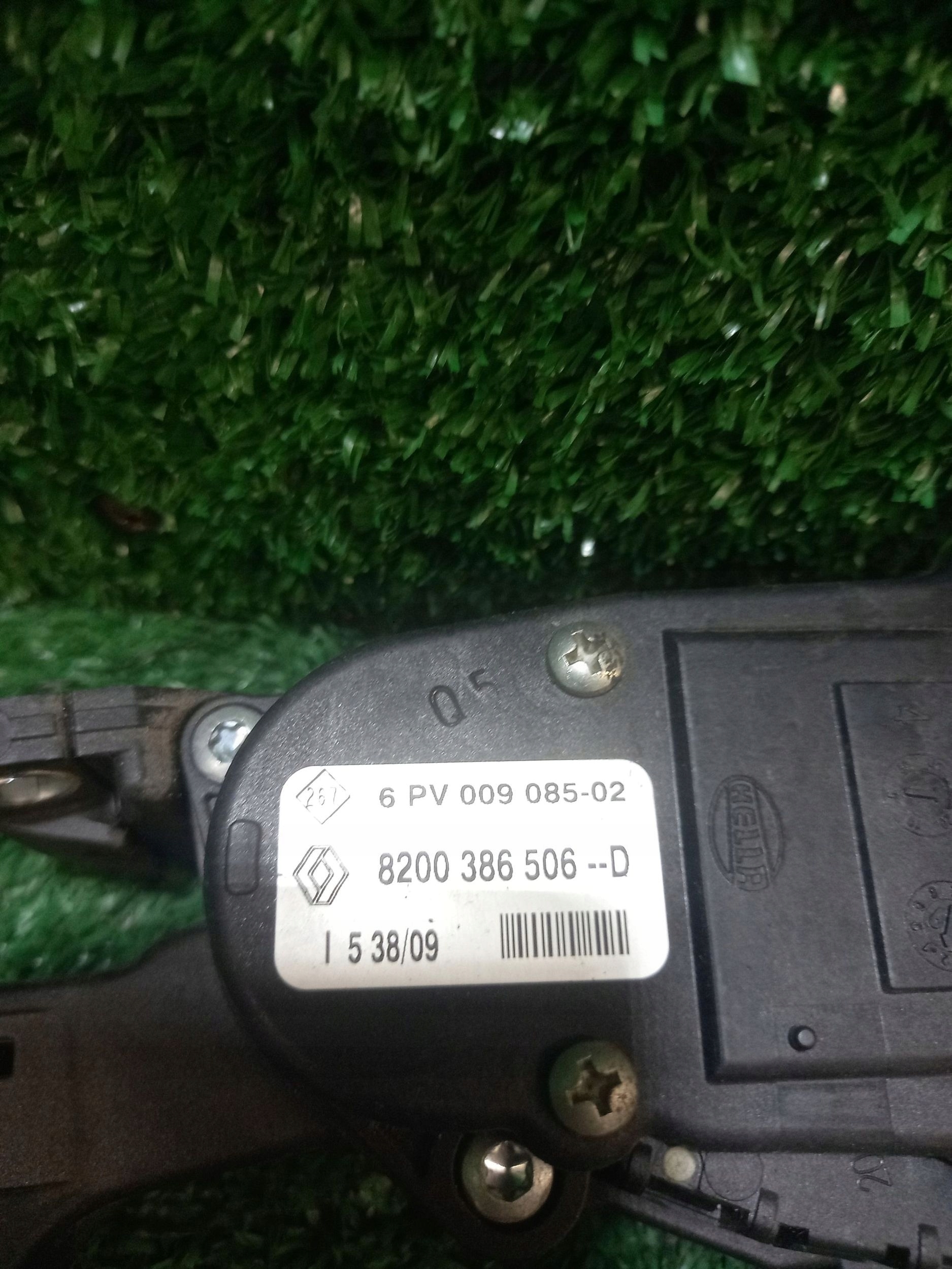accelerator pedal GENUINE Dacia Logan and 8200386506-D