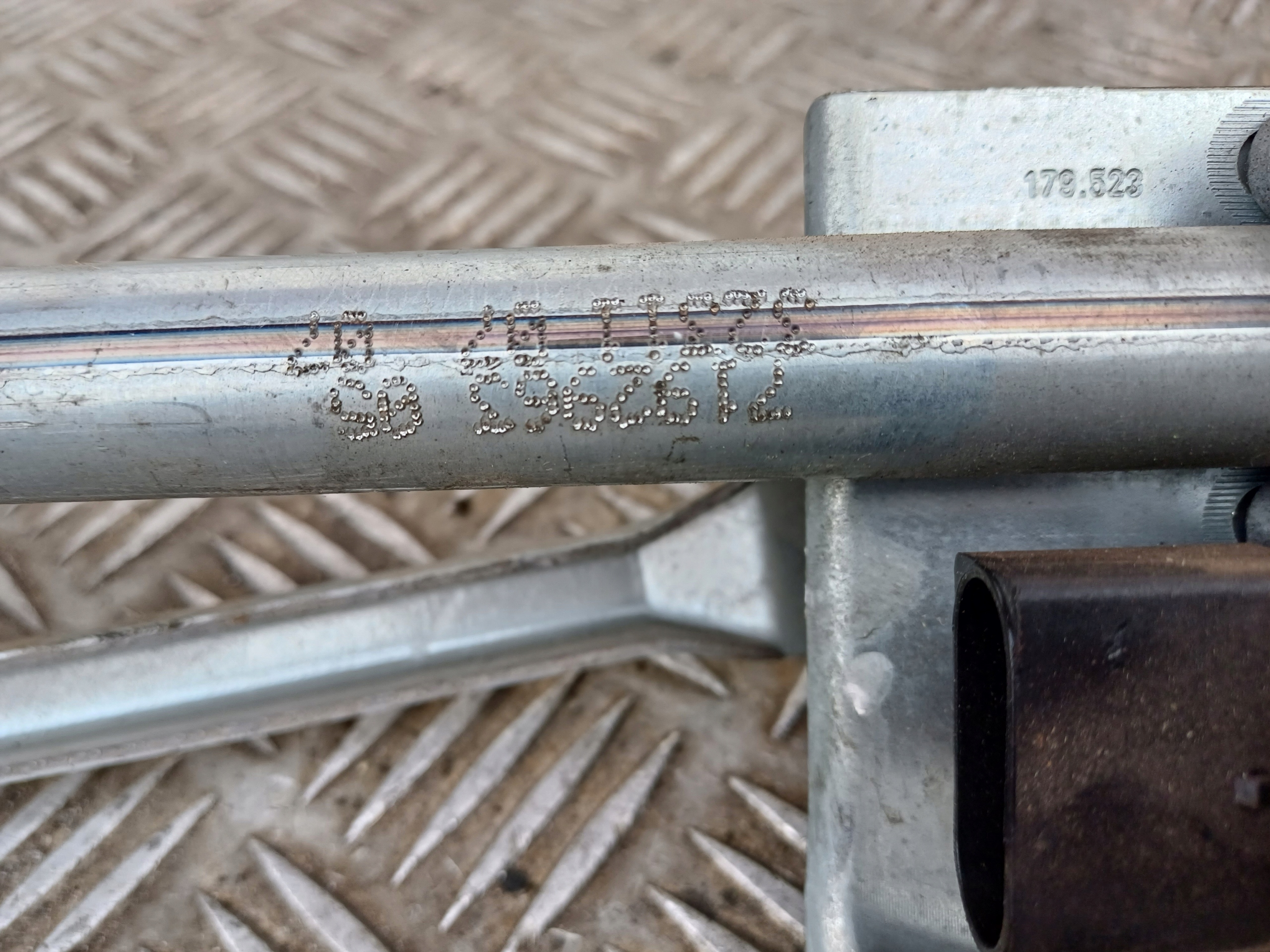 BMW 1 E87 wiper mechanism front