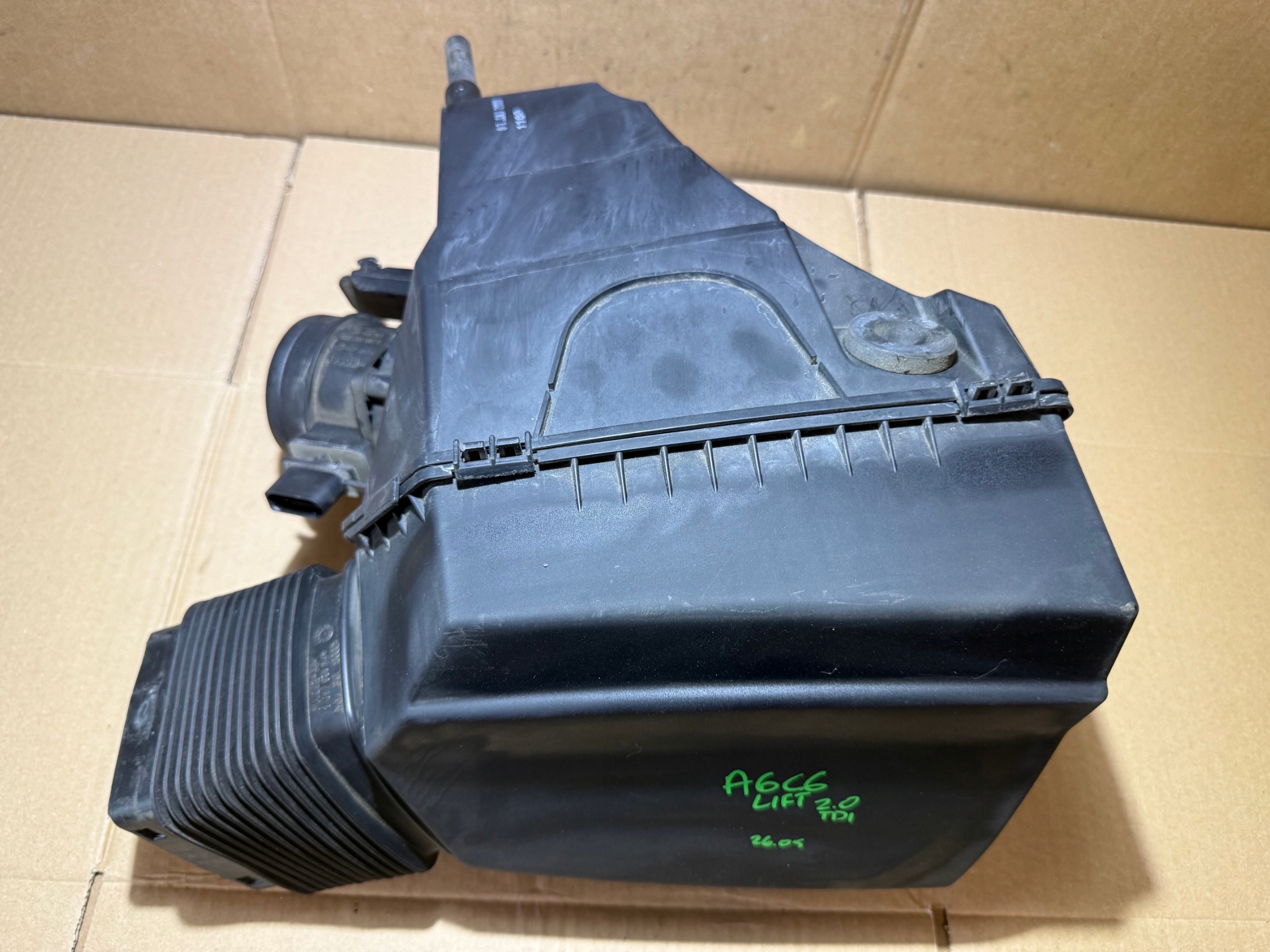 AUDI A6 C6 LIFT 2.0 TDI Gehäuse filter luft 4F0133835AH