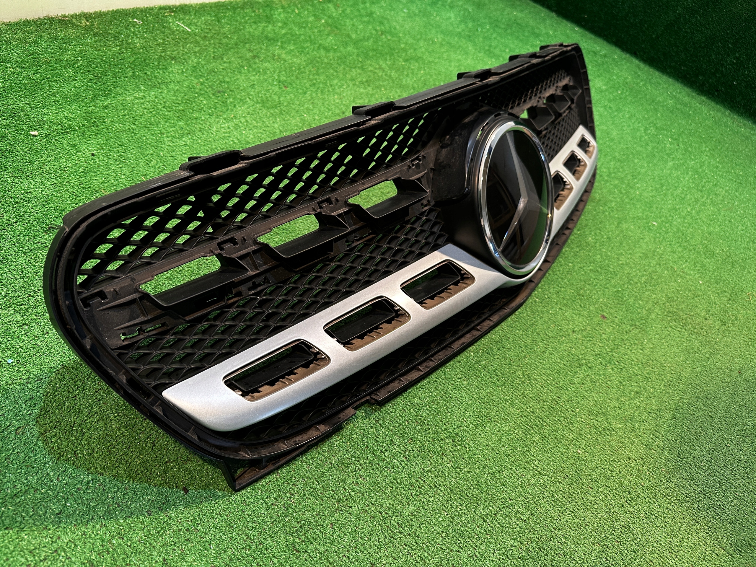 Mercedes-Benz GLA W156 Kühlergrill FRONTGRILL Kühlergitter - Thumbnail 2