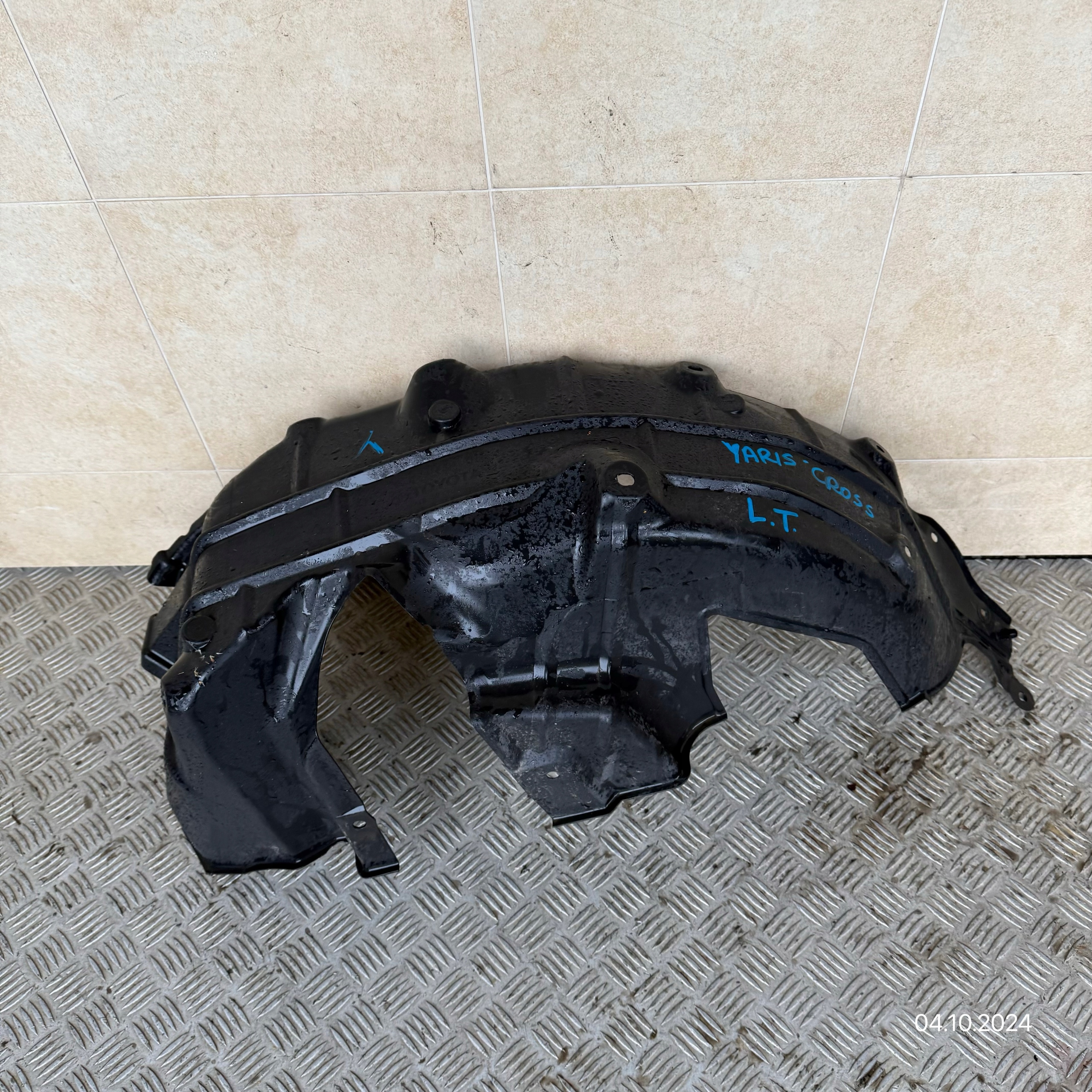 mudguard rear. left TOYOTA YARIS CROSS