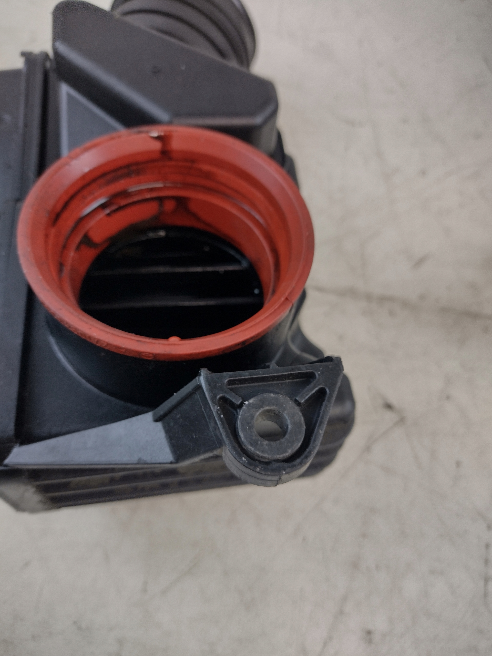 Rezonator luft Mercedes W211 1,8K A2710900804