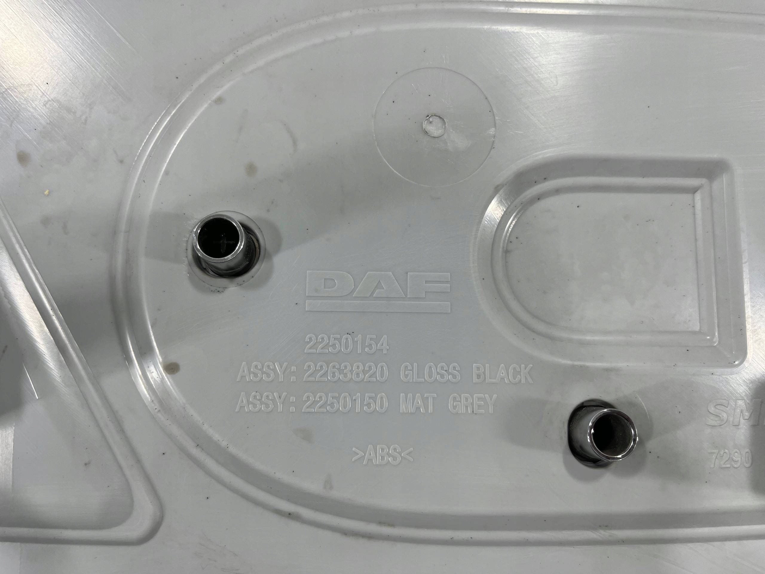 DAF XG 2021-> moulding grille LOGO grill 2263820