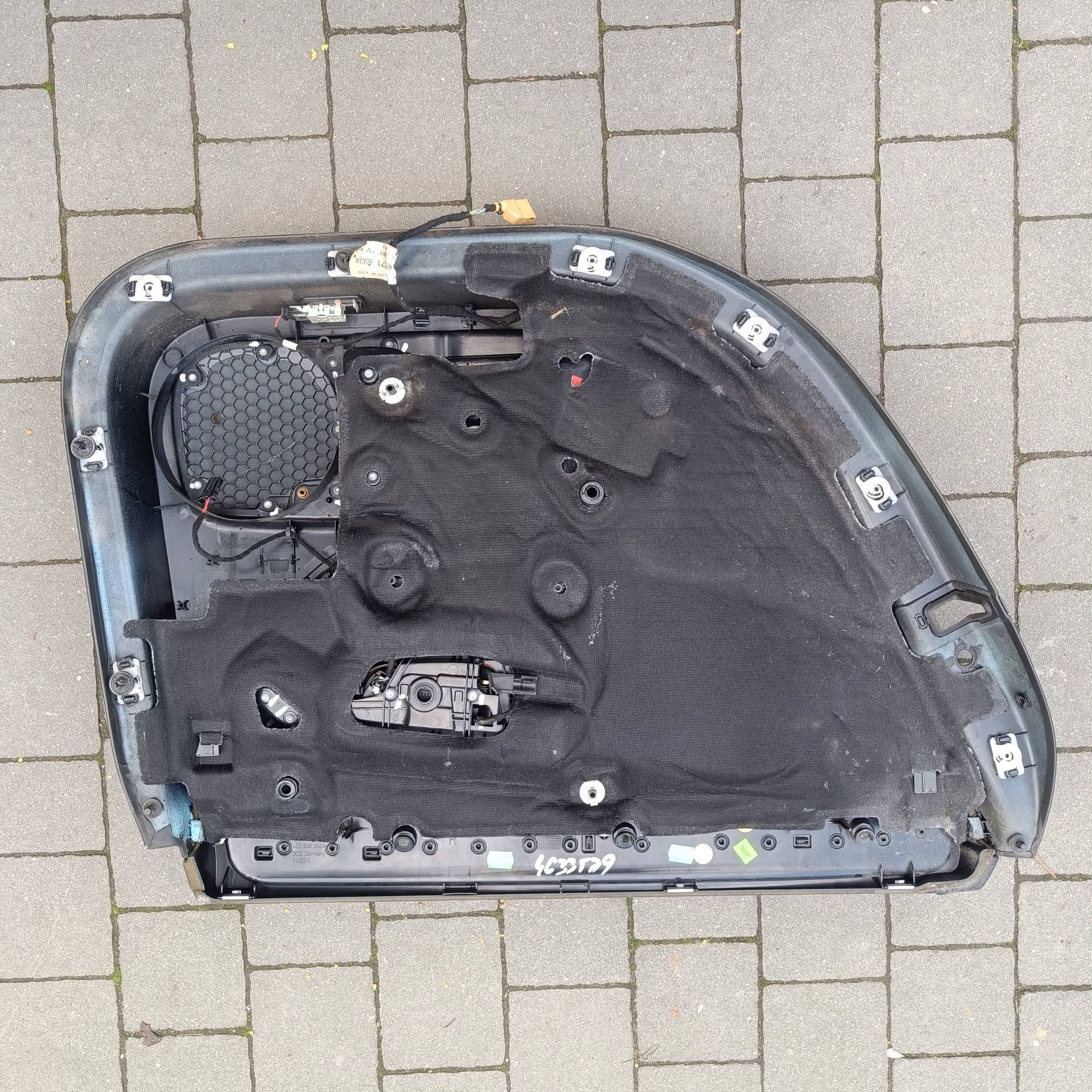 Audi A8 S8 D3 4E 2003 rear part side right side / upholstery door tylnych