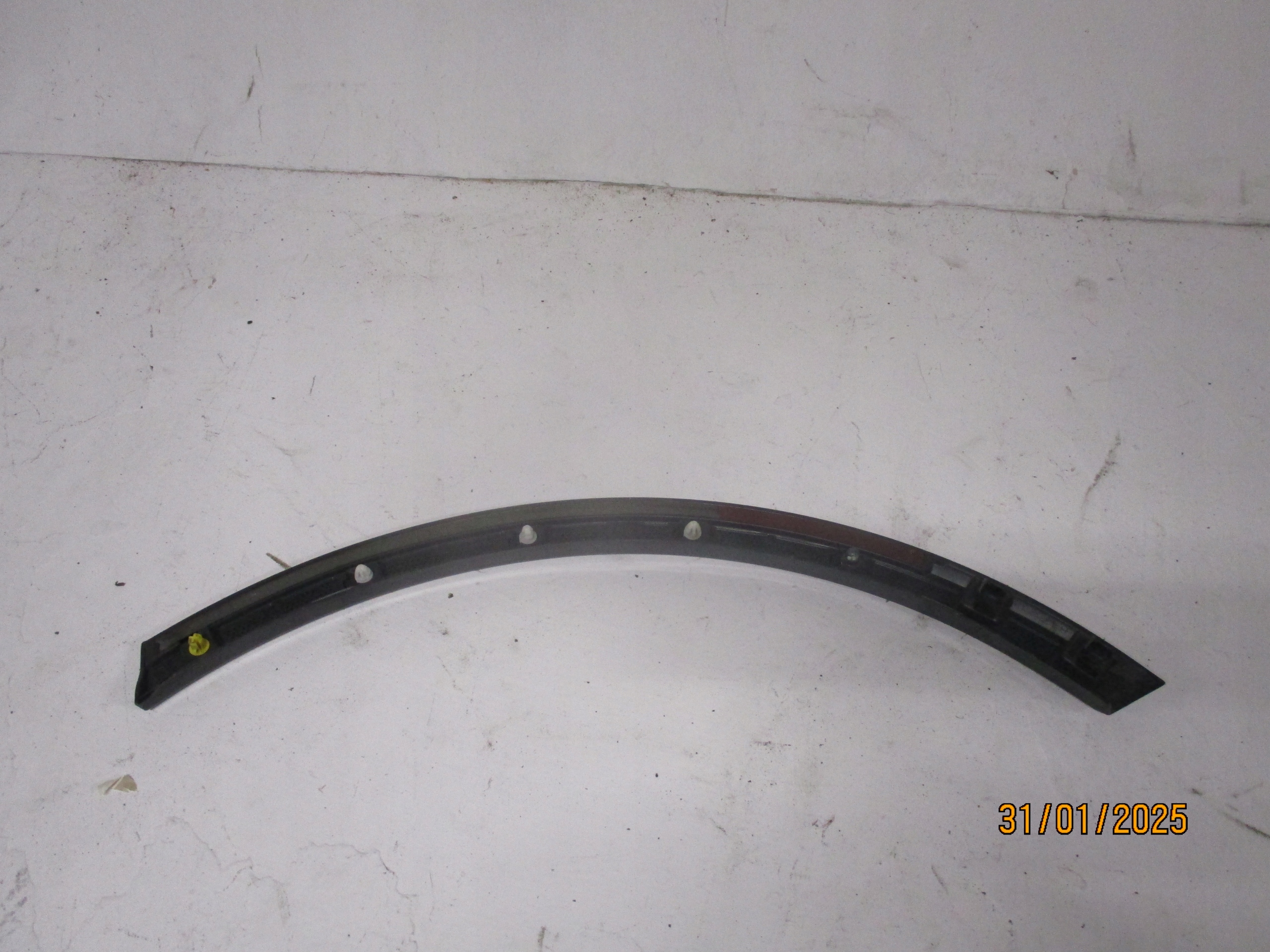 lista sárvédöt bal hátso AUDI Q7 4M0 4M0853818H