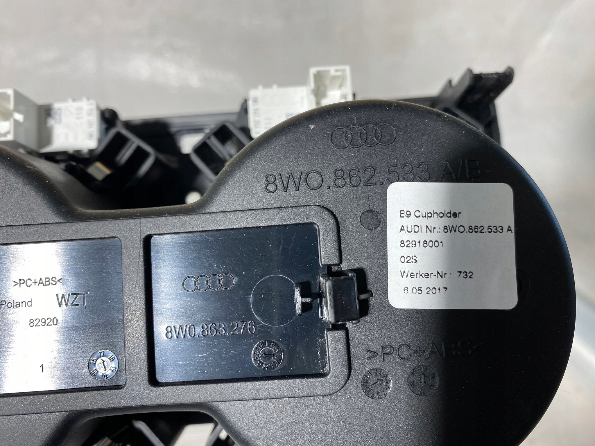 AUDI A4 B9 PANEL ŚRODKOWY 8W1864261C Typ samochodu Samochody osobowe