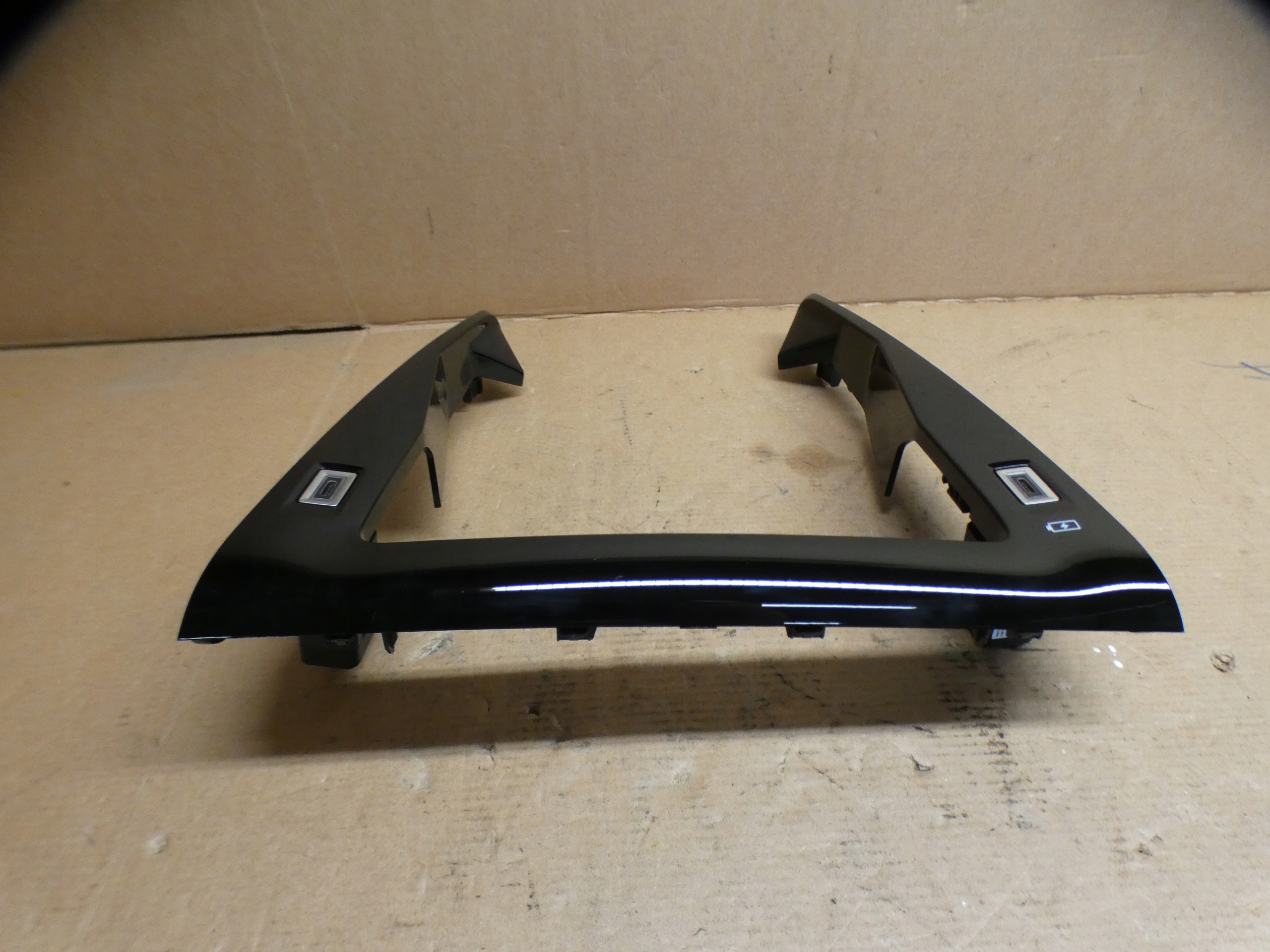 PEUGEOT 208 II frame dekor tunel usb 9828368780