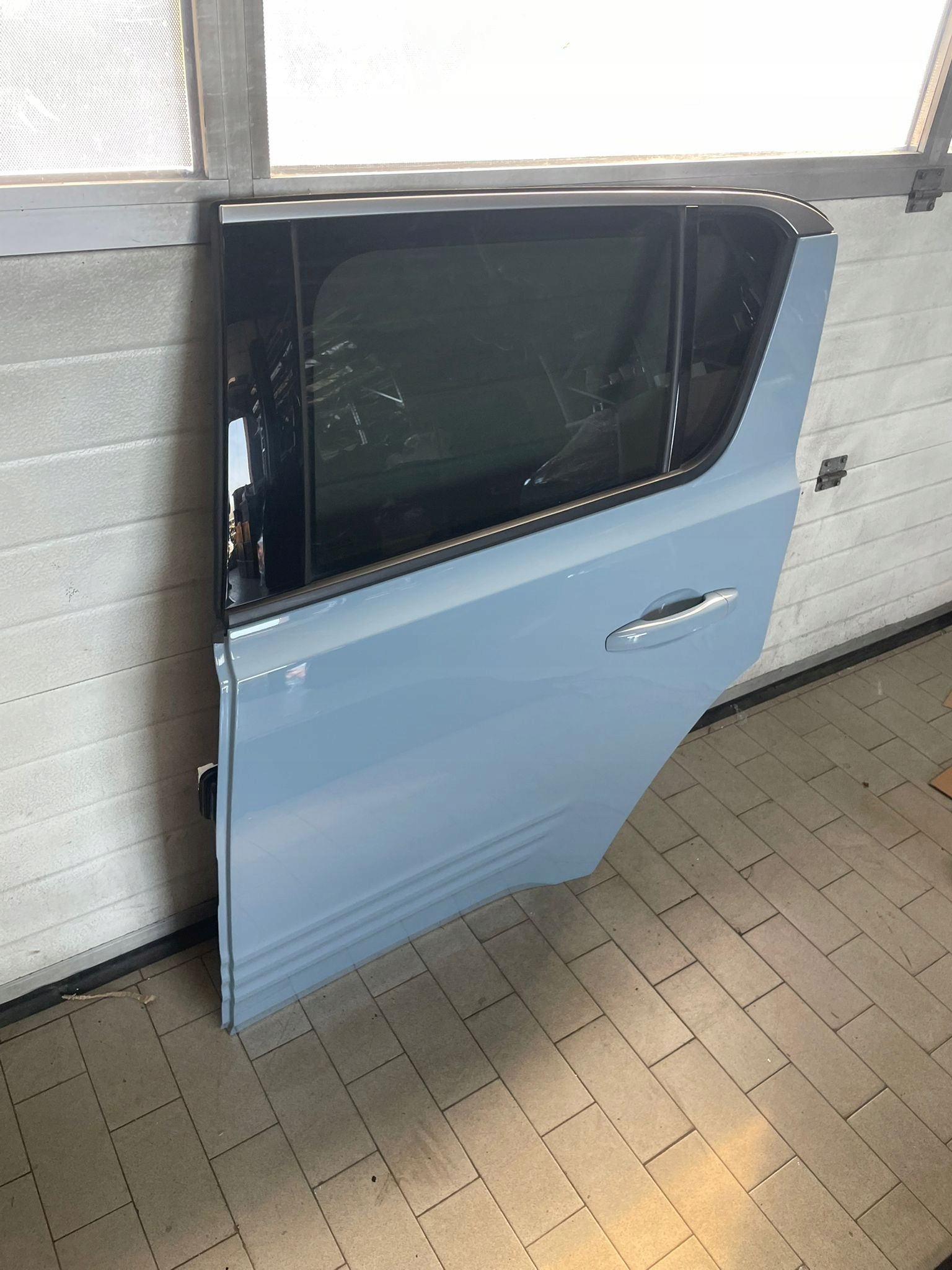 DZRWI elsö bal RENAULT 4 E-TECH BIYZE STAN JAK új