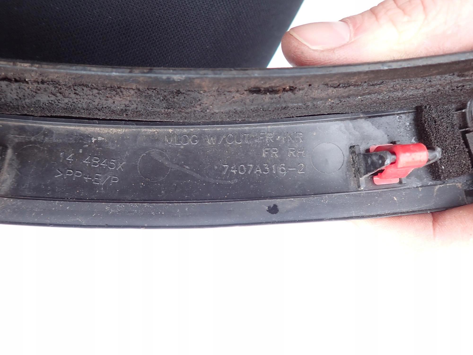 MITSUBISHI OUTLANDER III 3 12-22 moulding cap right front