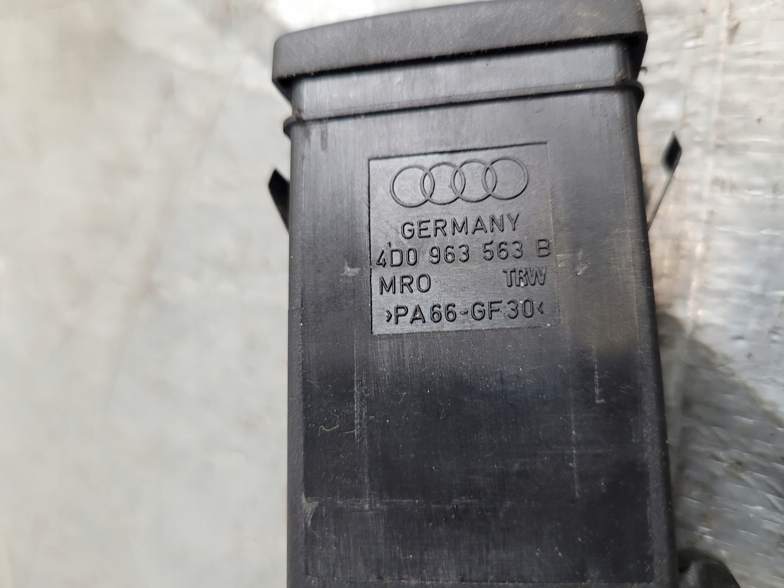 AUDI A8 D2 Bouton GRZANIA Siège 4D0963563B