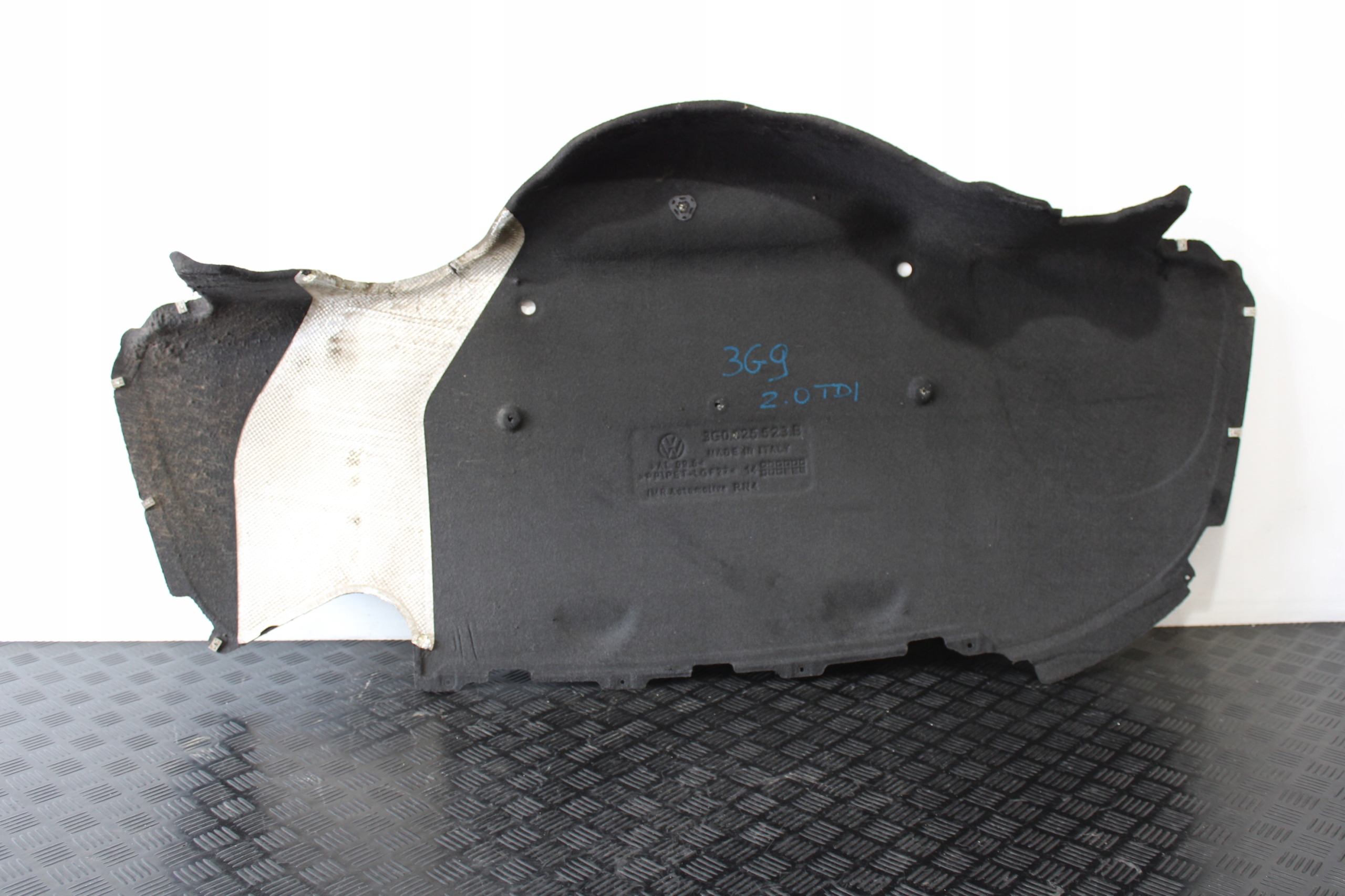 abdeckung Blende Abdeckung Unterfahrschutz 3G0825523B VW PASSAT B8 3G0 3G9