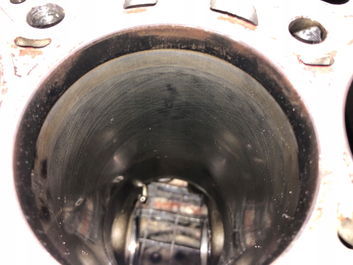 BLOK SILNIKA SKODA RAPID 12-22 1.4TDI 90KM 04B103011T Typ samochodu Samochody osobowe