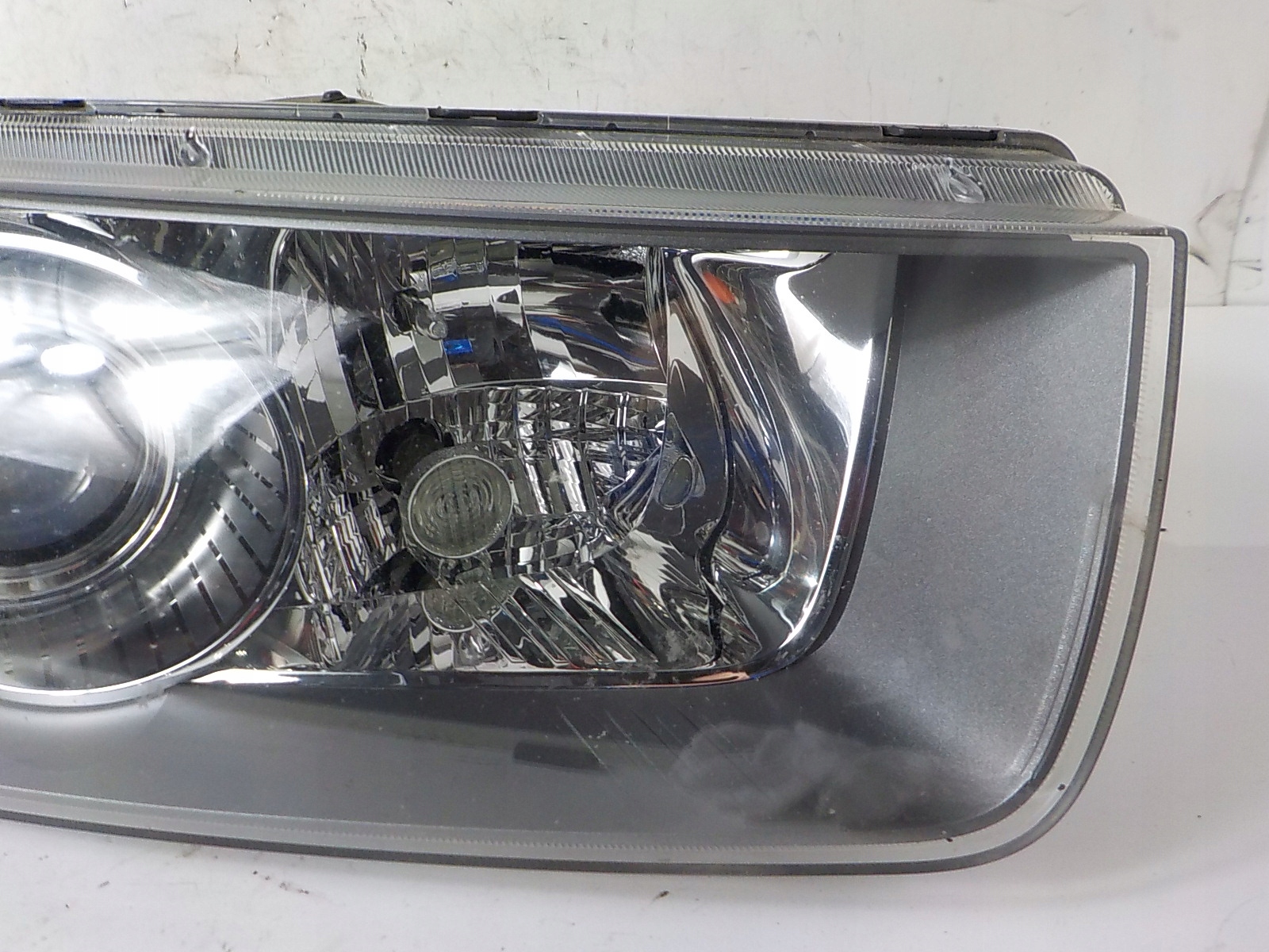 CHEVROLET CAPTIVA and LIFT light right front front UK