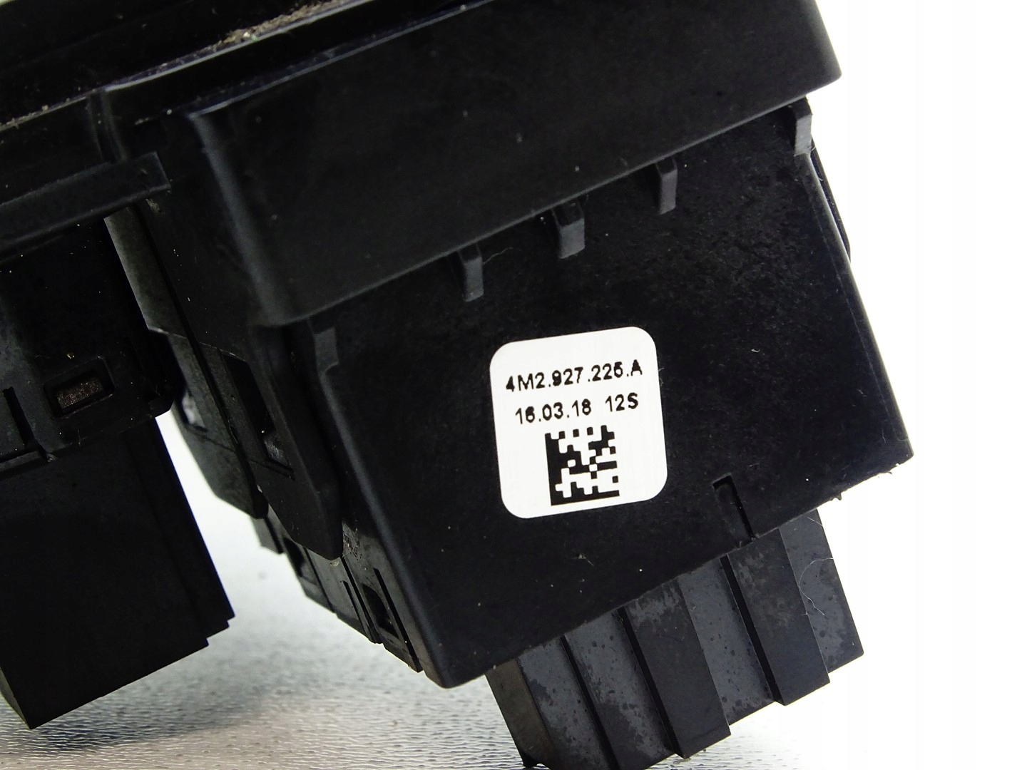 frame changes of the gear switch AUDI Q7 4M 15- 4M2713111F