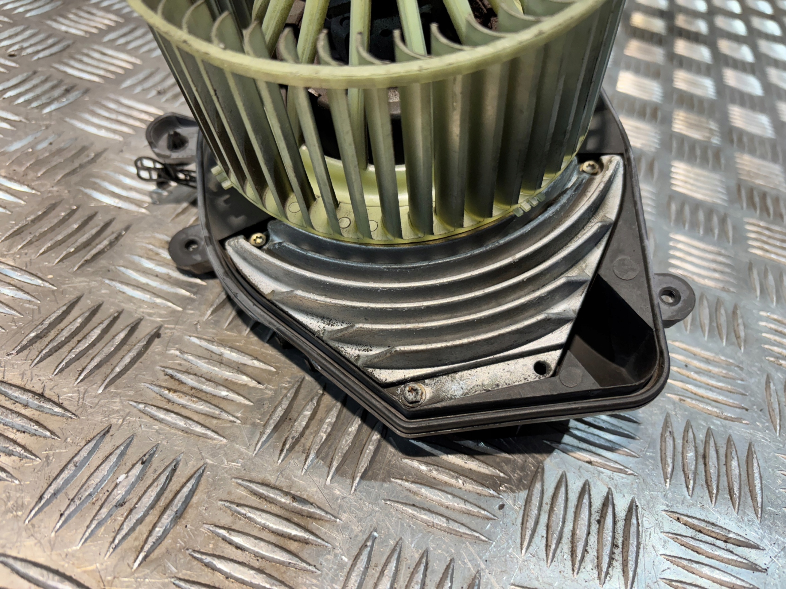 Lüfter dmuchawa des lüfters Audi A4 B5 1.6B 8D1820021