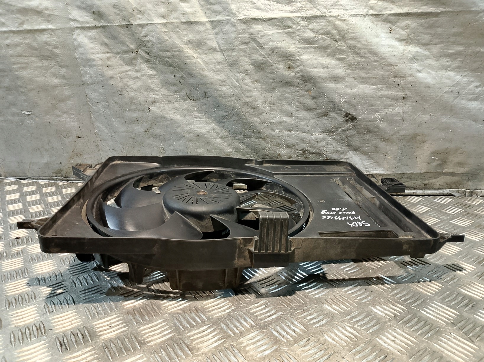obal ventilátor chladiče FORD FOCUS MK3 1.6 TDCI 8V61-8C607-EB