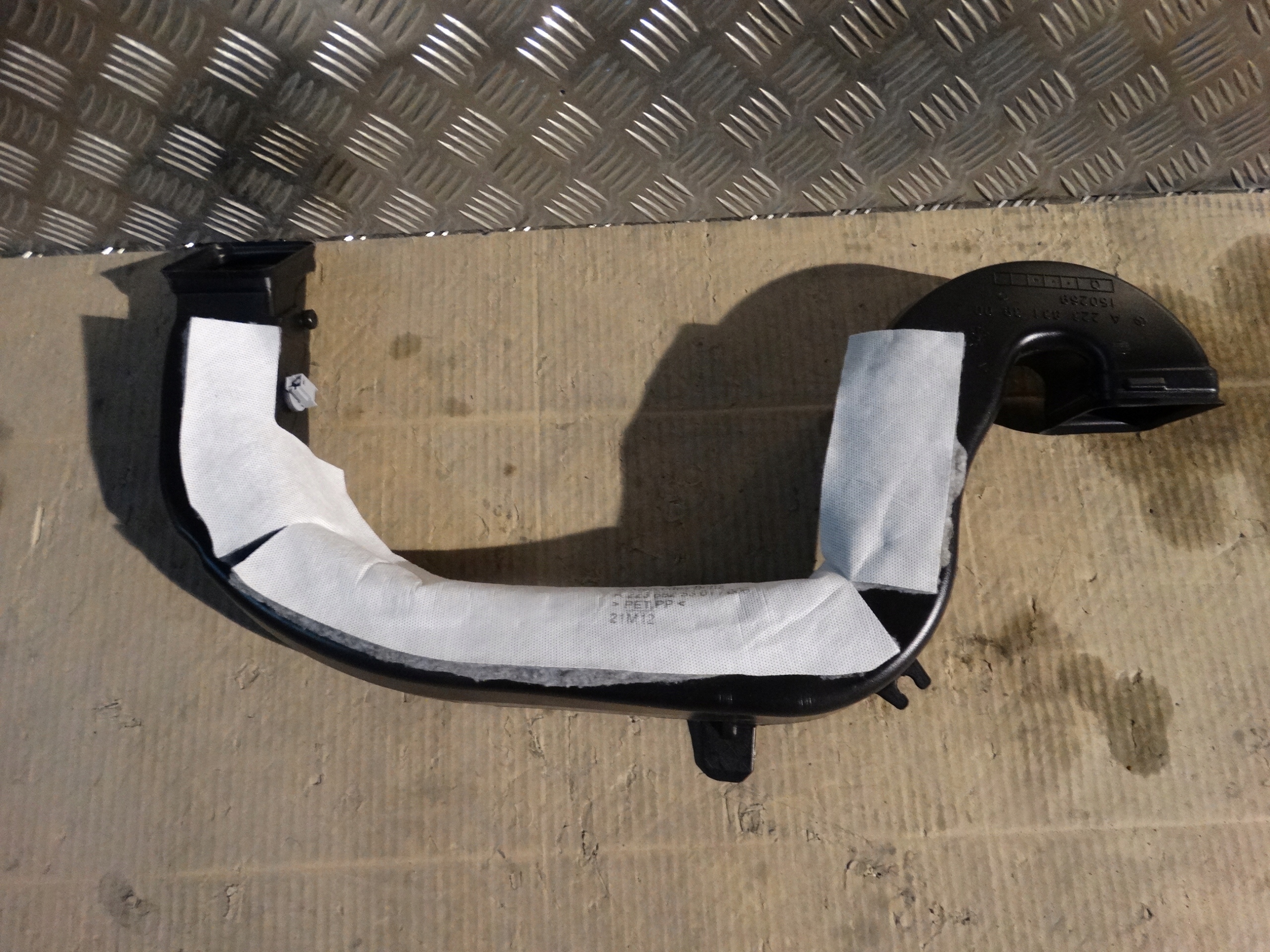 IDEALNY drain air right MERCEDES W223 1