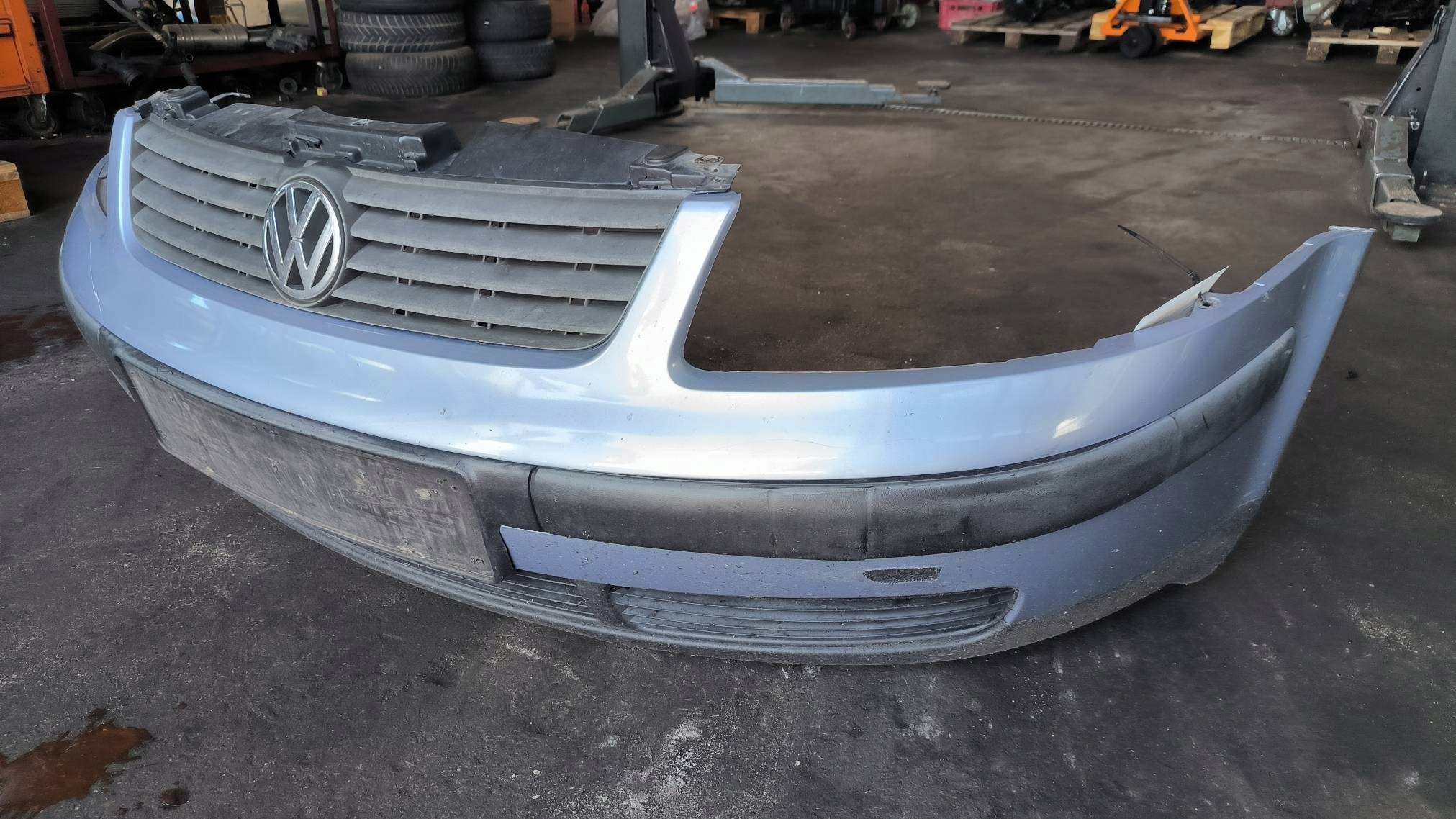 nárazník předek LL5Y VOLKSWAGEN PASSAT B5