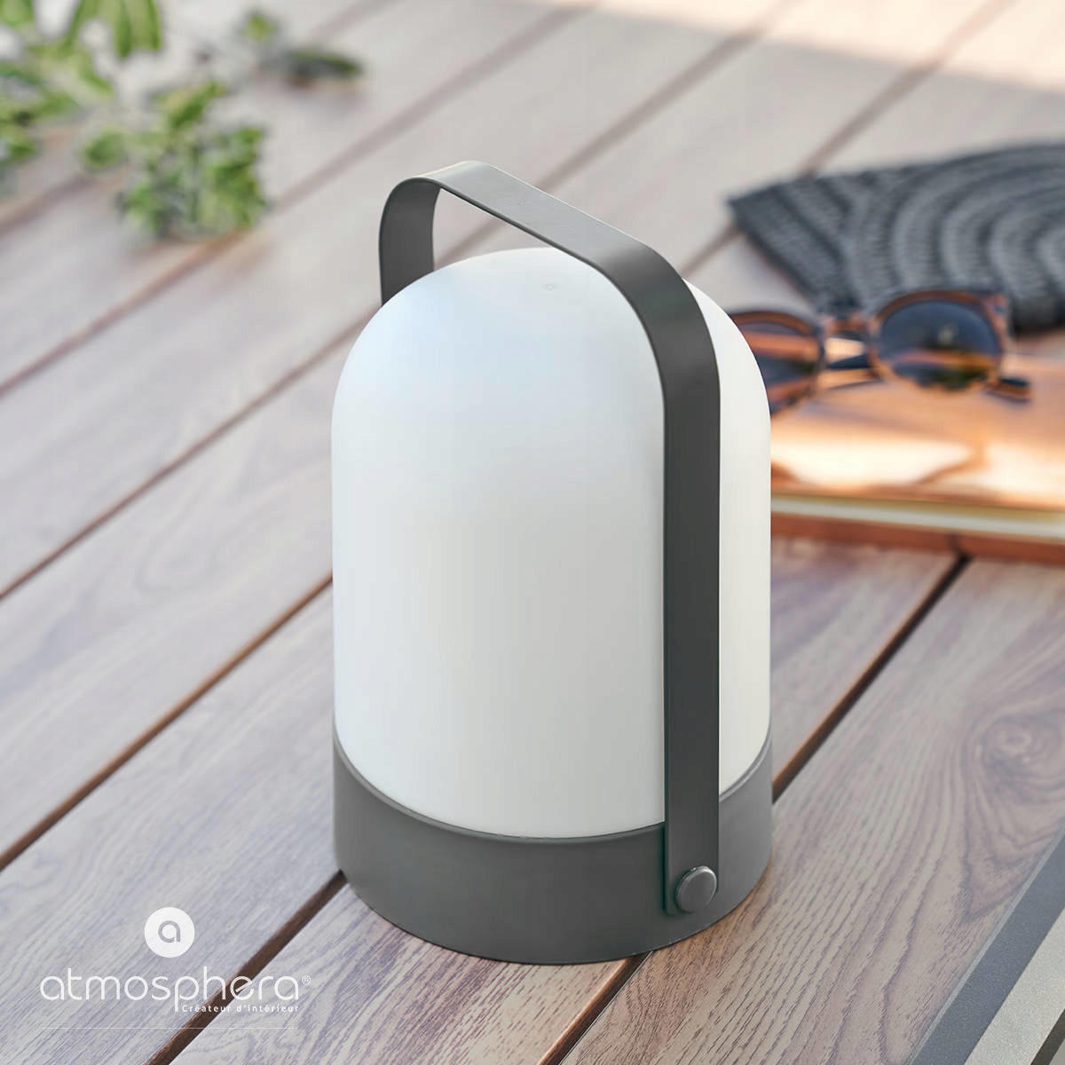 LAMPKA ZEWNĘTRZNA na taras balkon Z UCHWYTEM lekka Długość/wysokość 22 cm