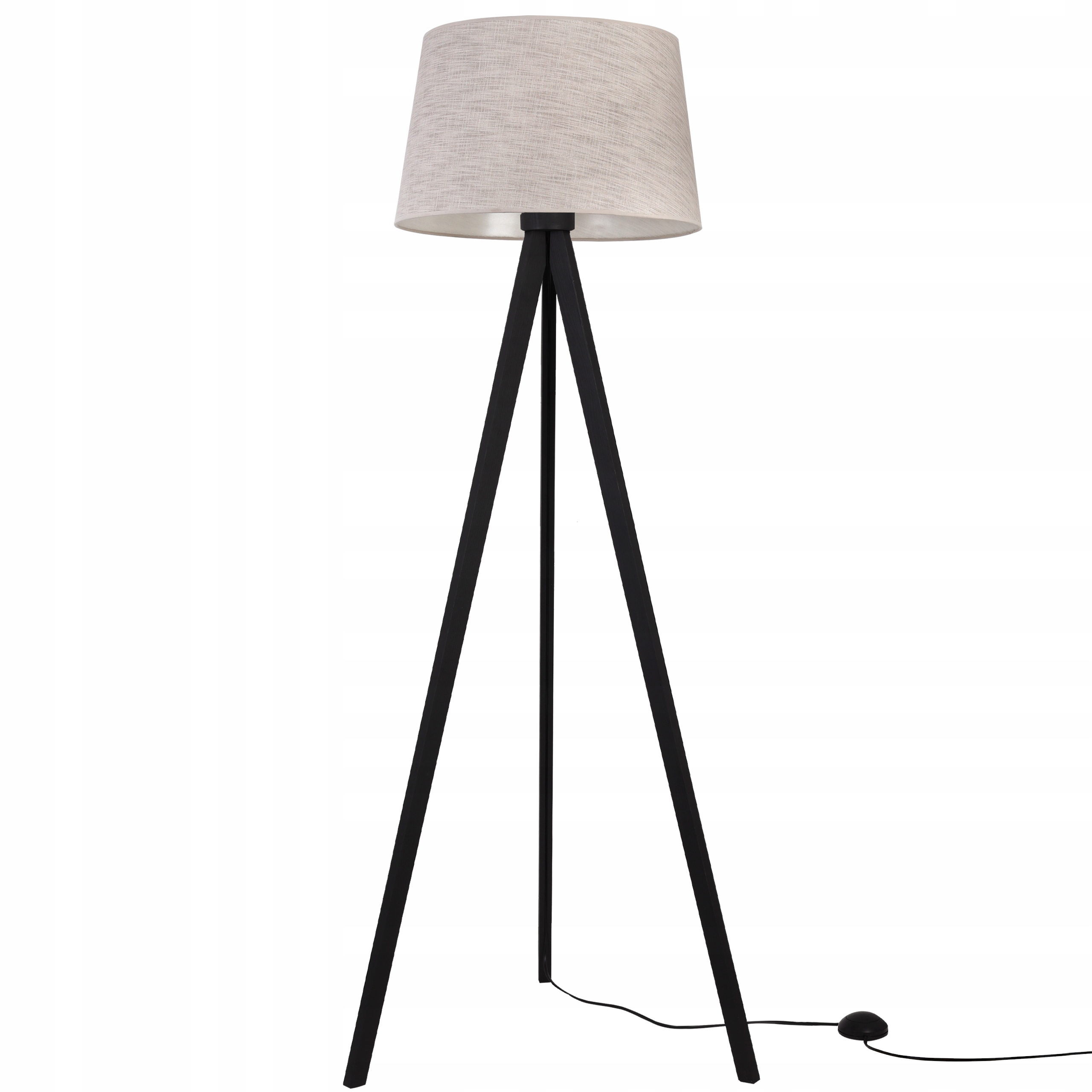 Stojacia podlahová lampa s pevnou trojnožkou a béžovým boho tienidlom do spálne