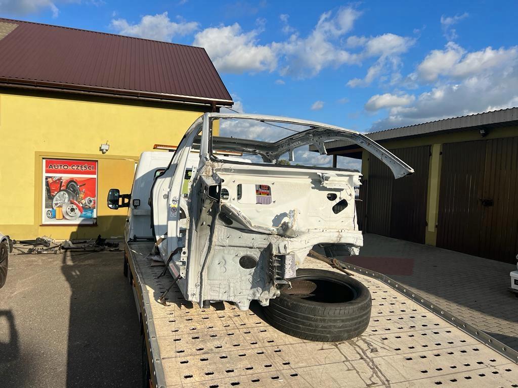 ĆWIARTKA PRAWA BOK BŁOTNIK TYŁ VW TOUAREG III Typ samochodu 4x4/SUV Samochody osobowe