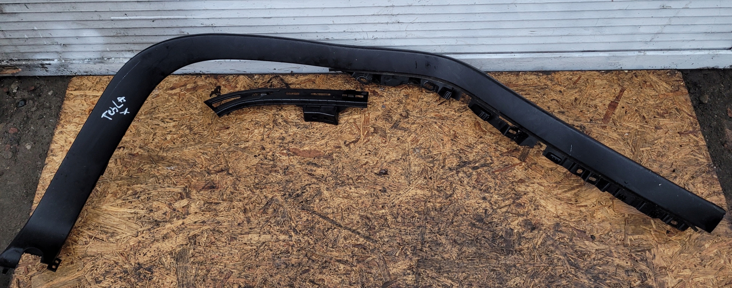 moulding covers door TESLA X 1058420-00