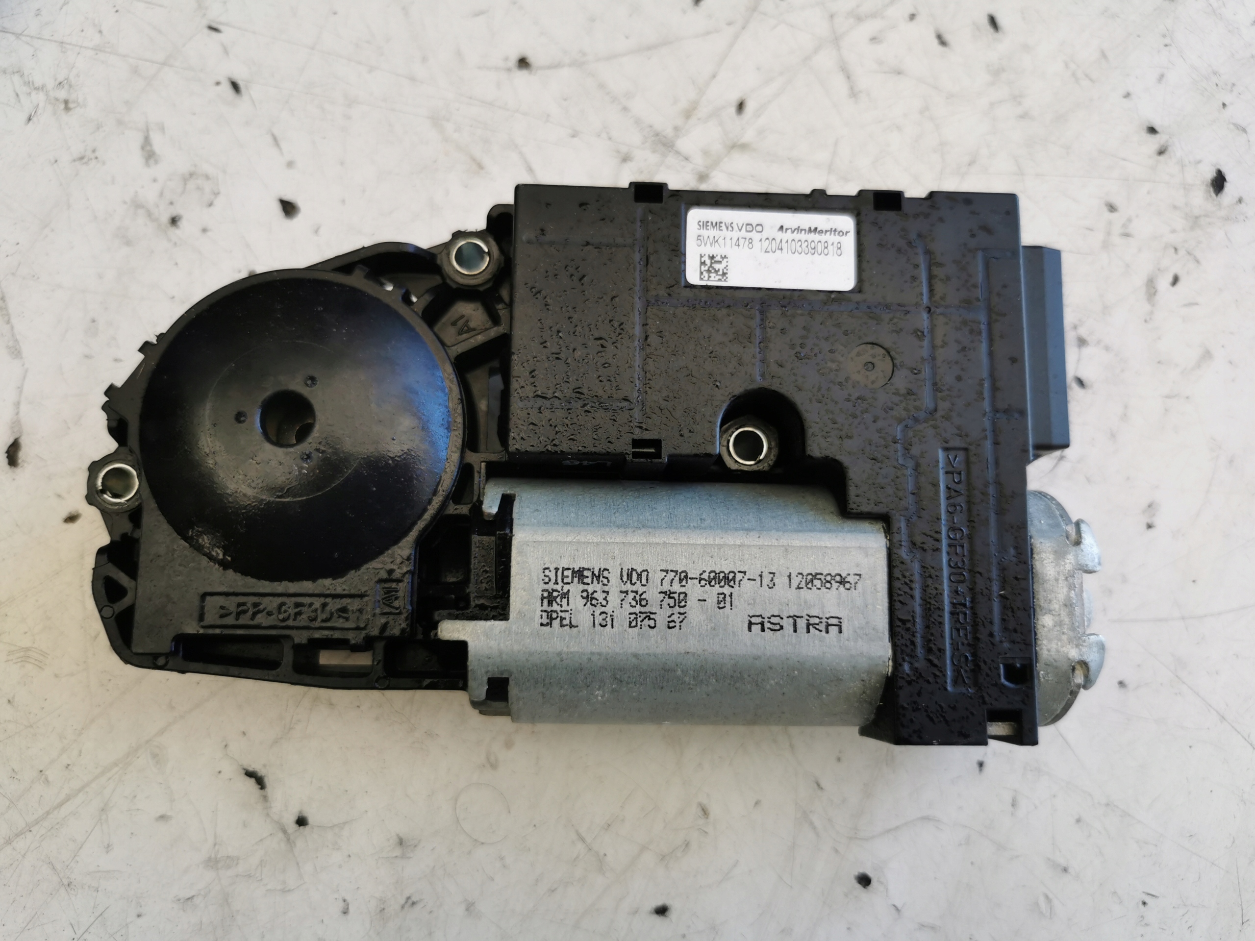 OPEL ASTRA H SILNICZEK SZYBERDACHU 13107567