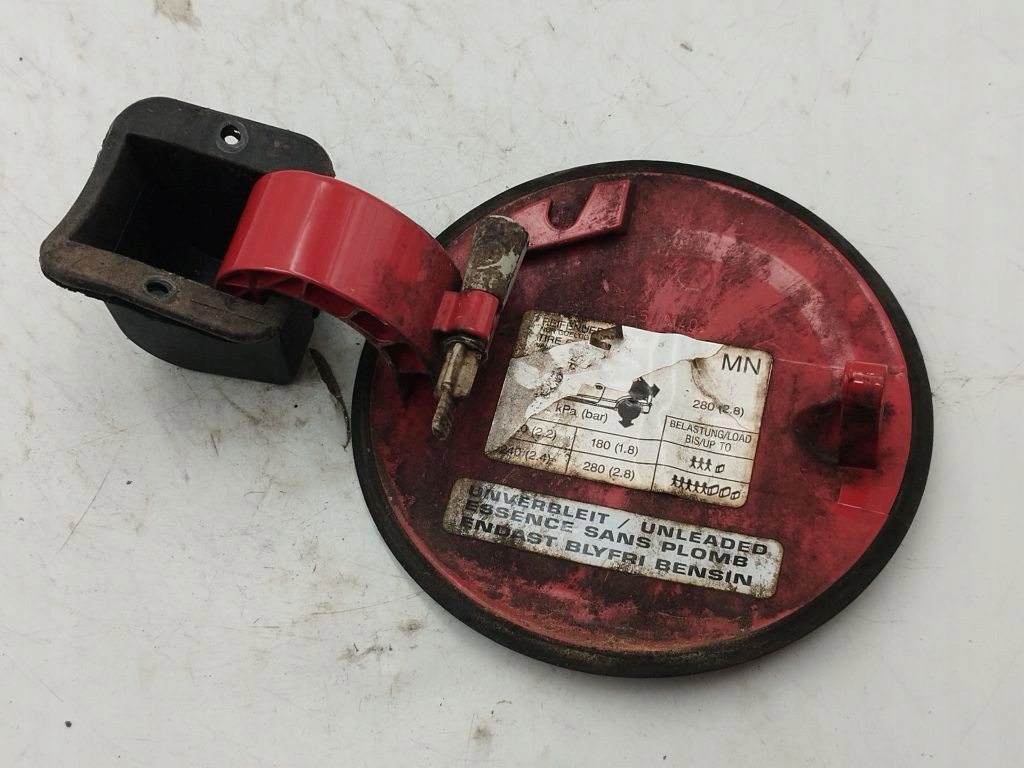 Opel Corsa C Tankklappe des Kraftstoffsbehälters Z573