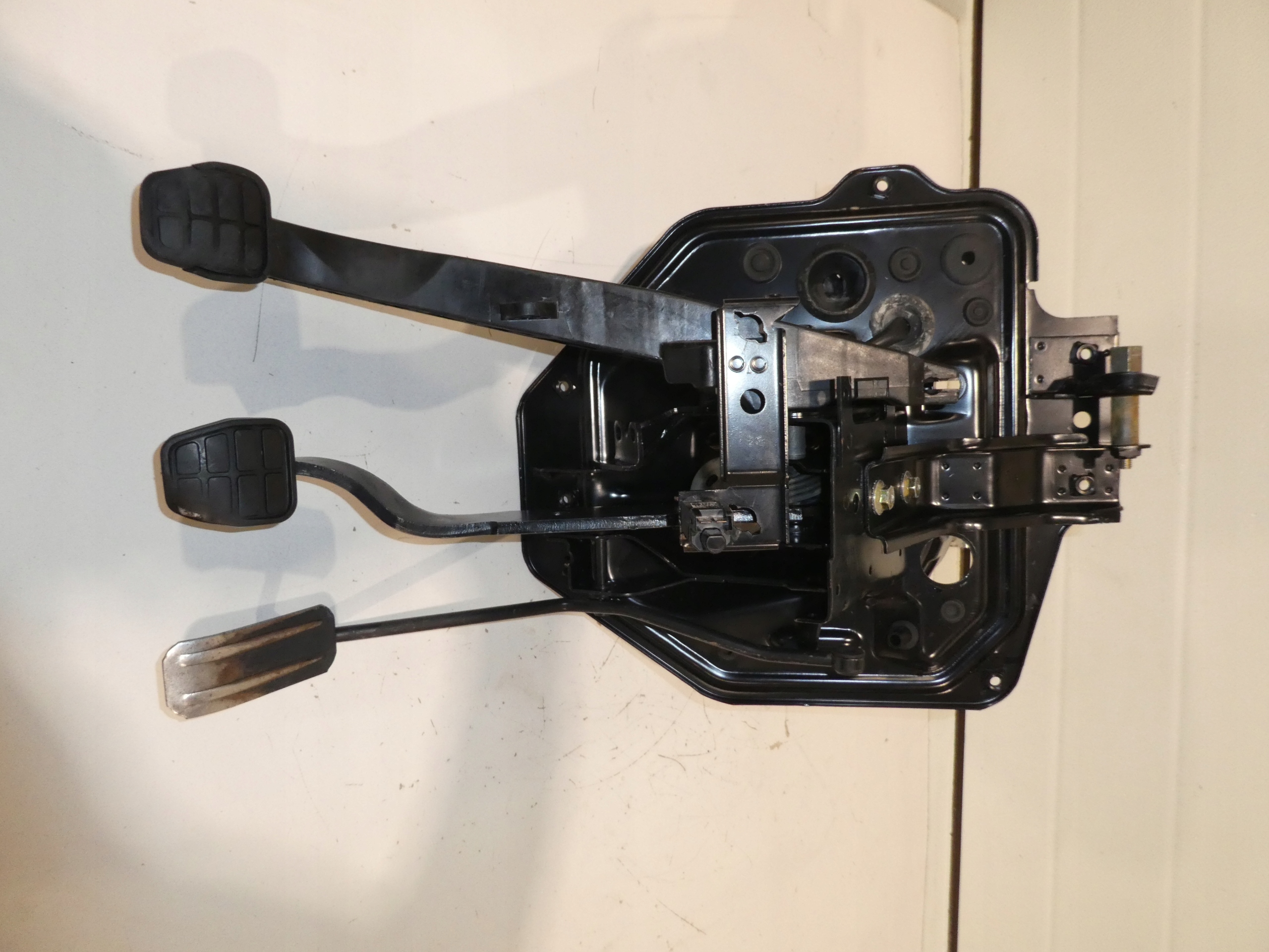SERVO PUMPA KOČNICE VW T4 2.5 TDI 701612101K