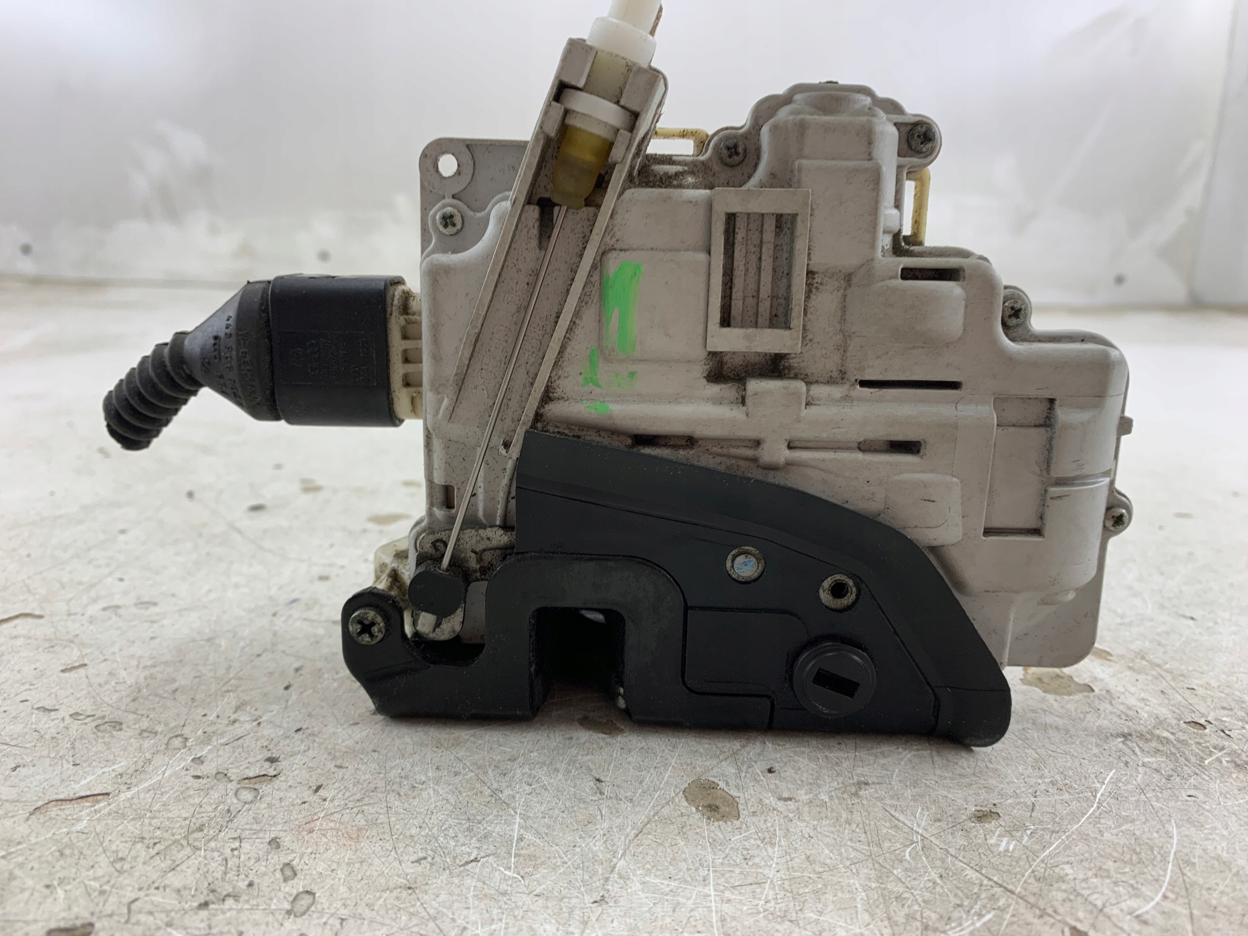 AUDI A4 B7 lock door right rear part 8E0839016AA