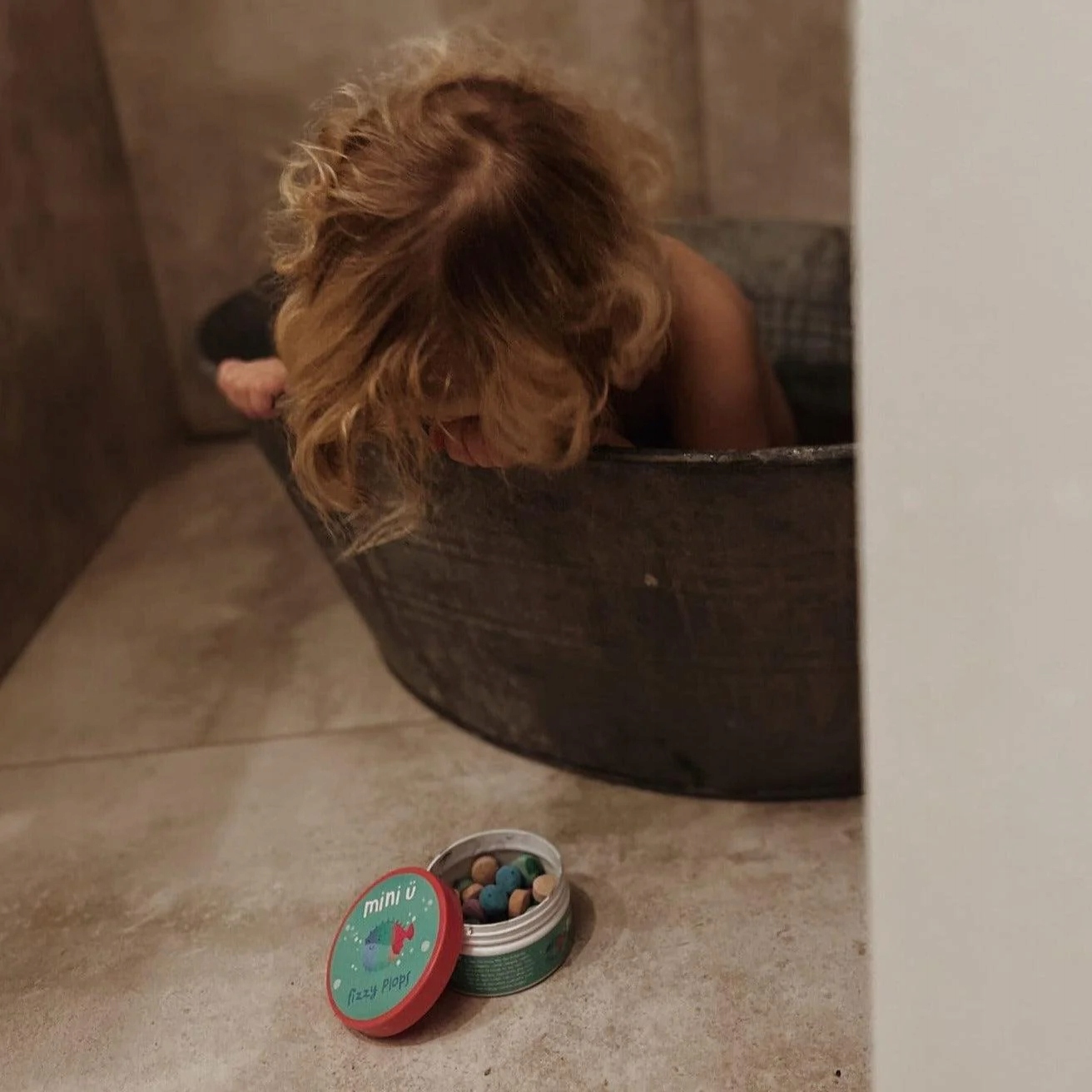 Mini U: kolorowe pastylki do kąpieli Fizzy Plops Marka Mini-u