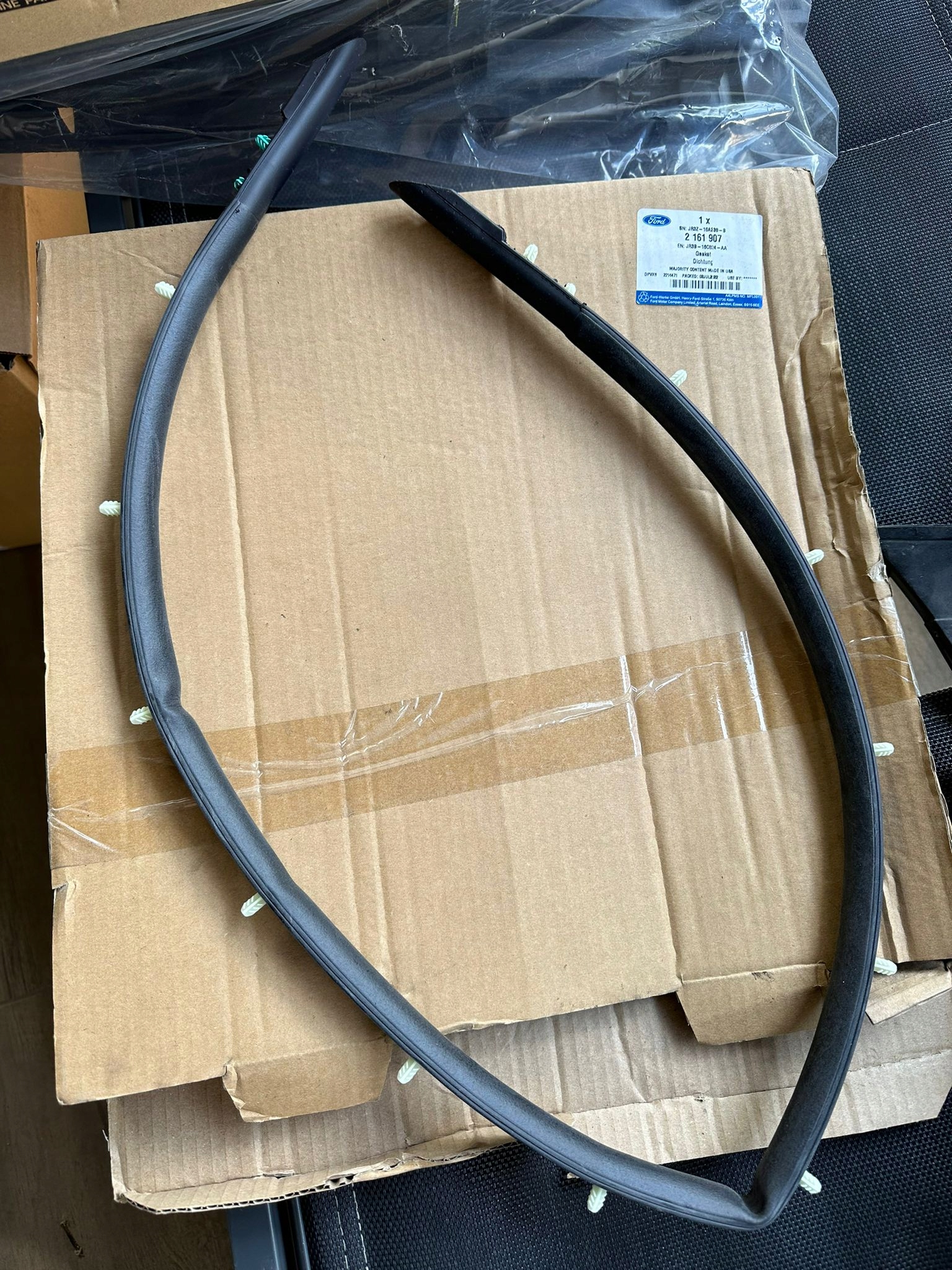 USZCZELKA MASKI FORD MUSTANG Mk6 2017