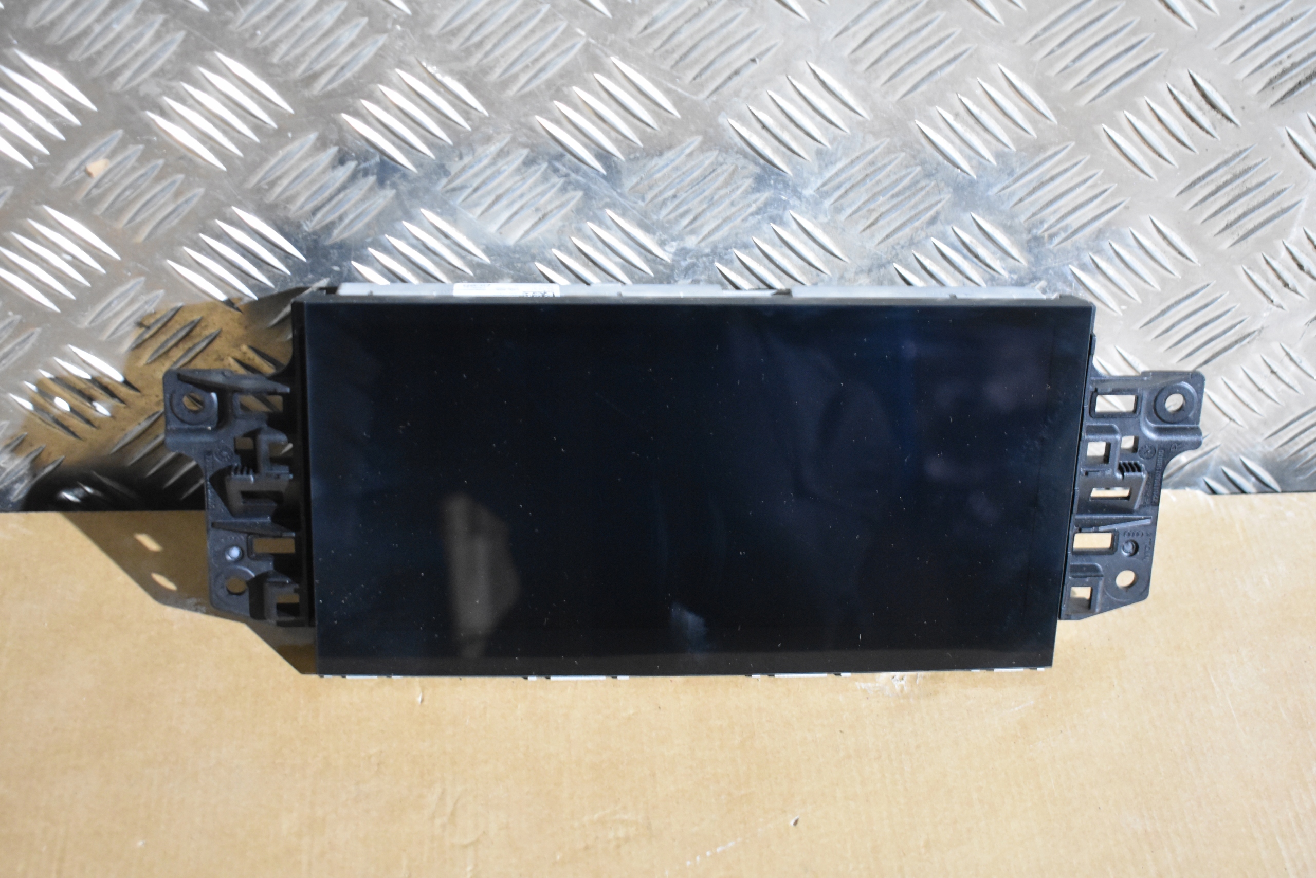 IDEALNY EKRAN LCD display LAMBORGHINI URUS 1