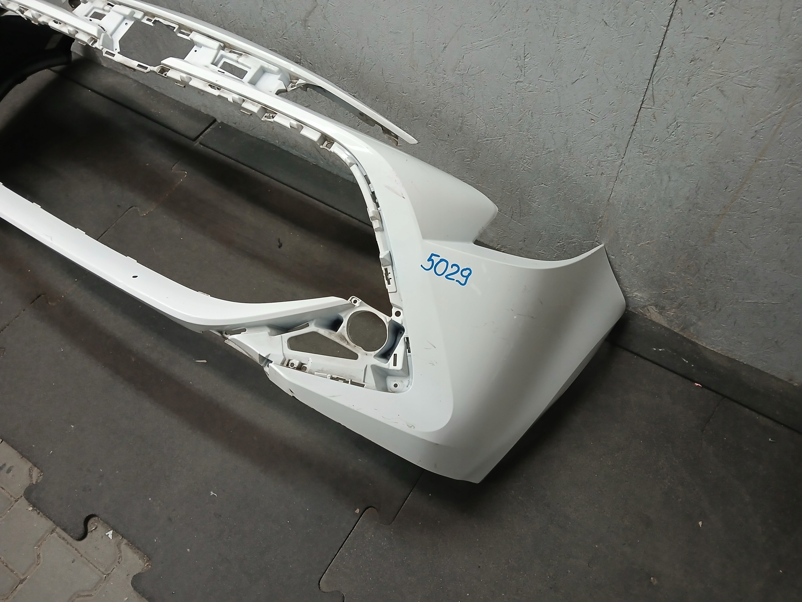 bumper front TOYOTA COROLLA E21 HB KOMBI