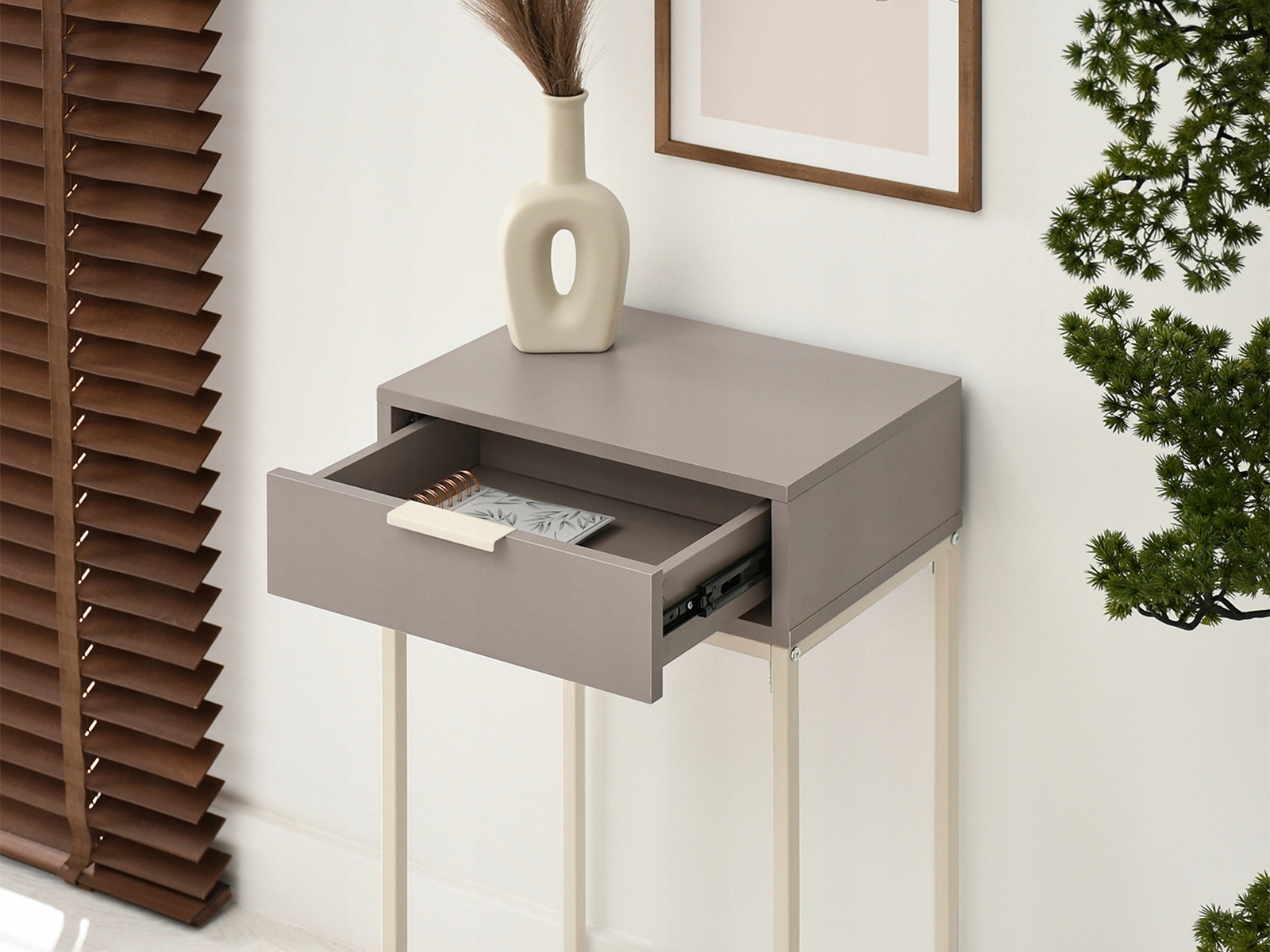 KONSOLA PRZYŚCIENNA DO PRZEDPOKOJU NORA S BEŻOWA METALOWE KREMOWE NOGI Głębokość mebla 28 cm