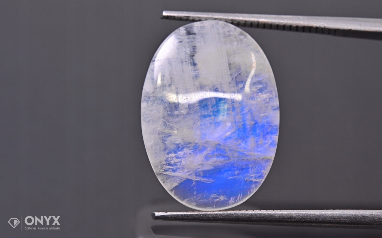 Měsíční kámen konvexní mělký ovál 17,5x12,5 mm