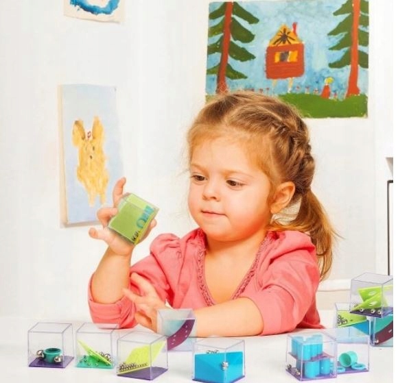 Gra Logiczno-Zręcznościowa Sześcian ZRĘCZNOŚĆ LOGICZNE MYŚLENIE Wiek dziecka 3 lata +