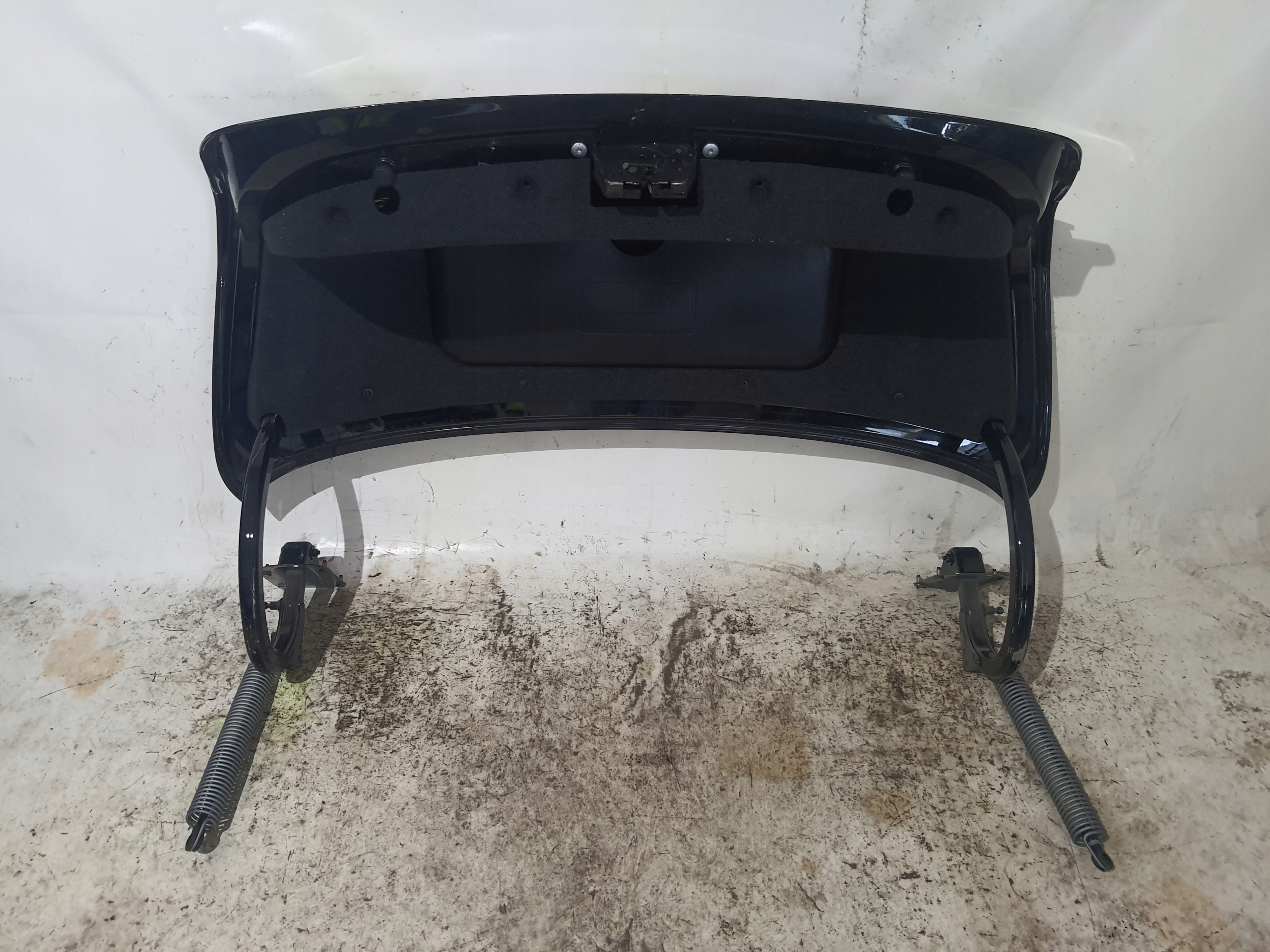 BMW 5 F10 10-17 668 boot door