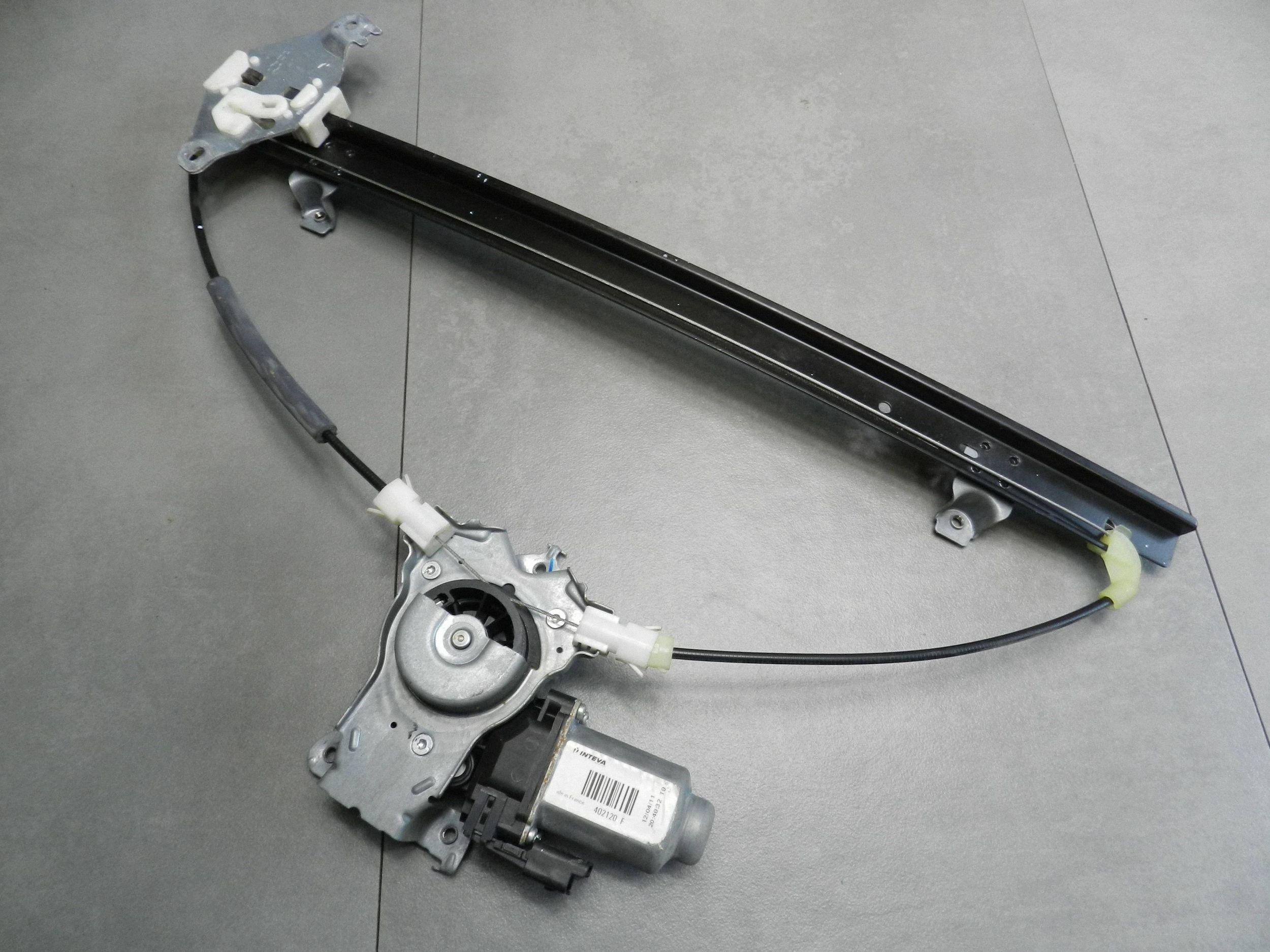 Nissan Navara D40 window regulator door przednich 402120F