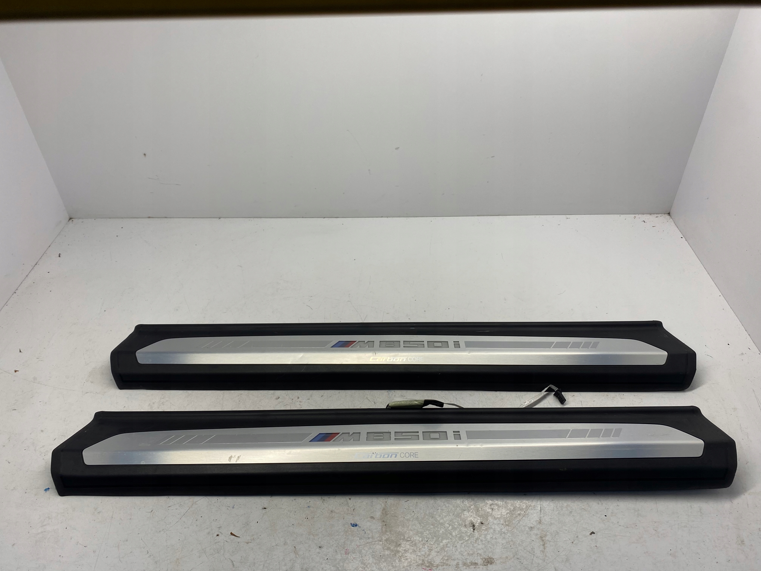 BMW 8 G15 M850i moulding threshold LED 8077783/4