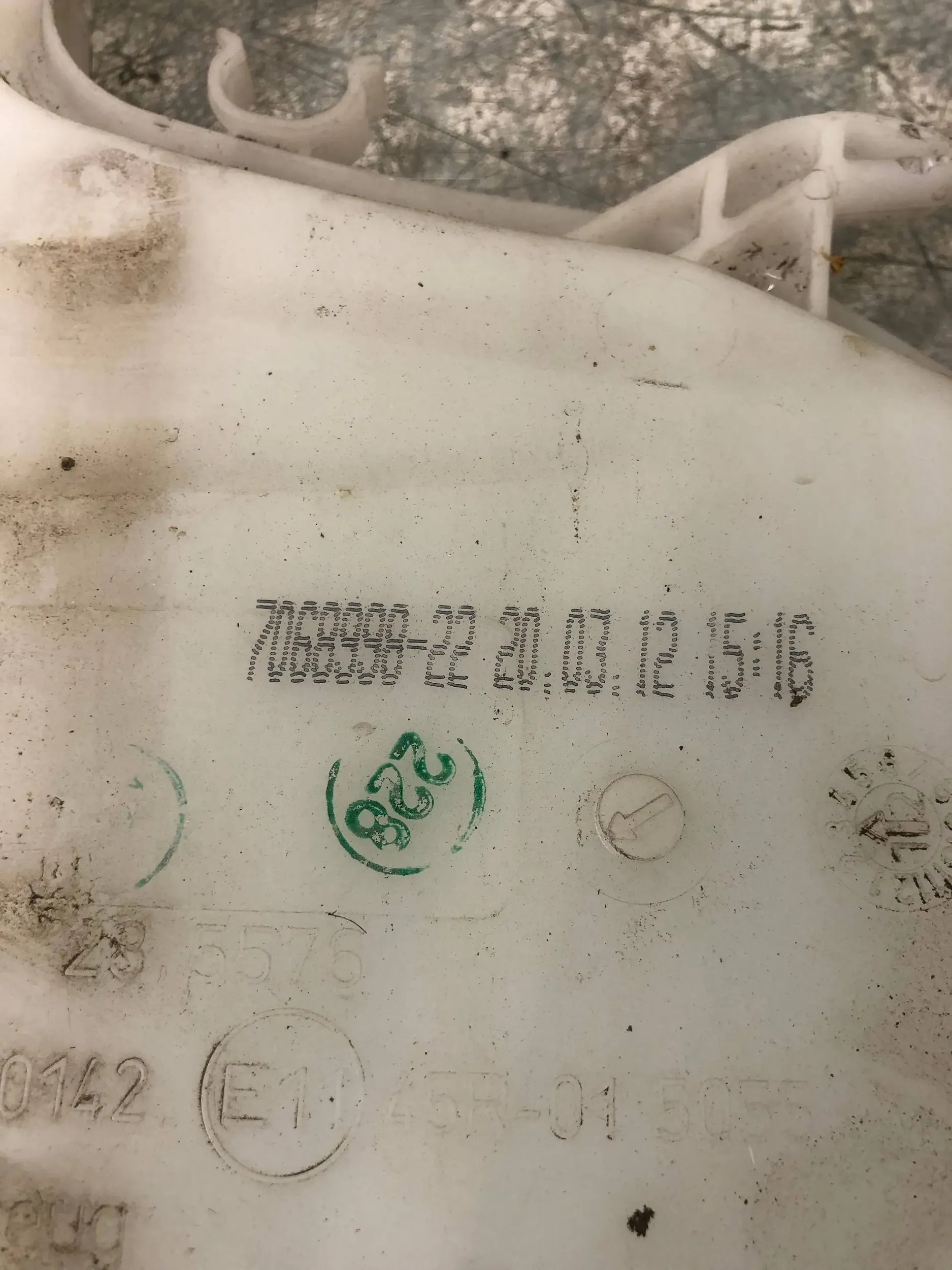 washer fluid tank BMW X1 E84 7068998