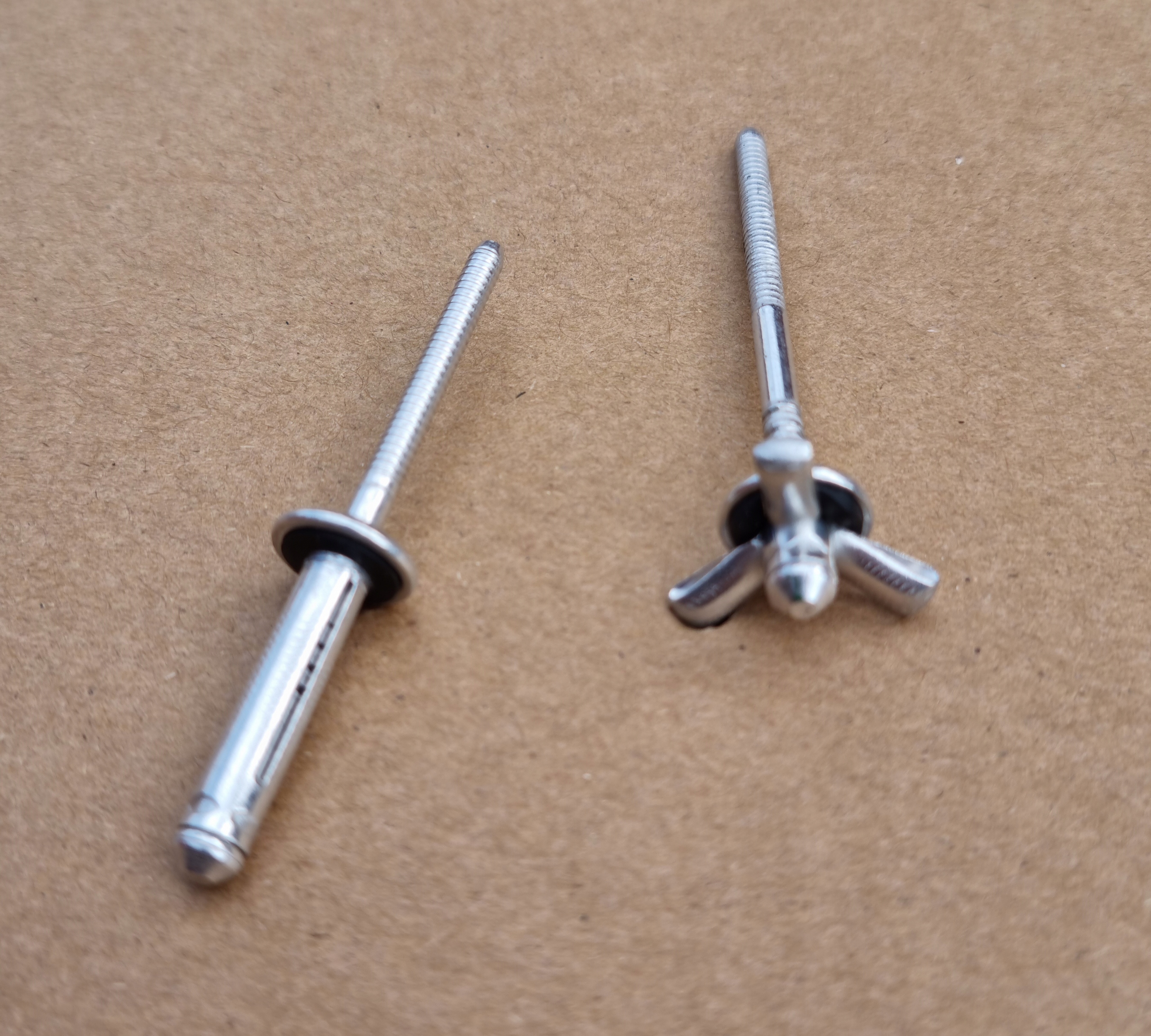 

Nity aluminium 5.2x28 szczelne Zakres 11-16mm