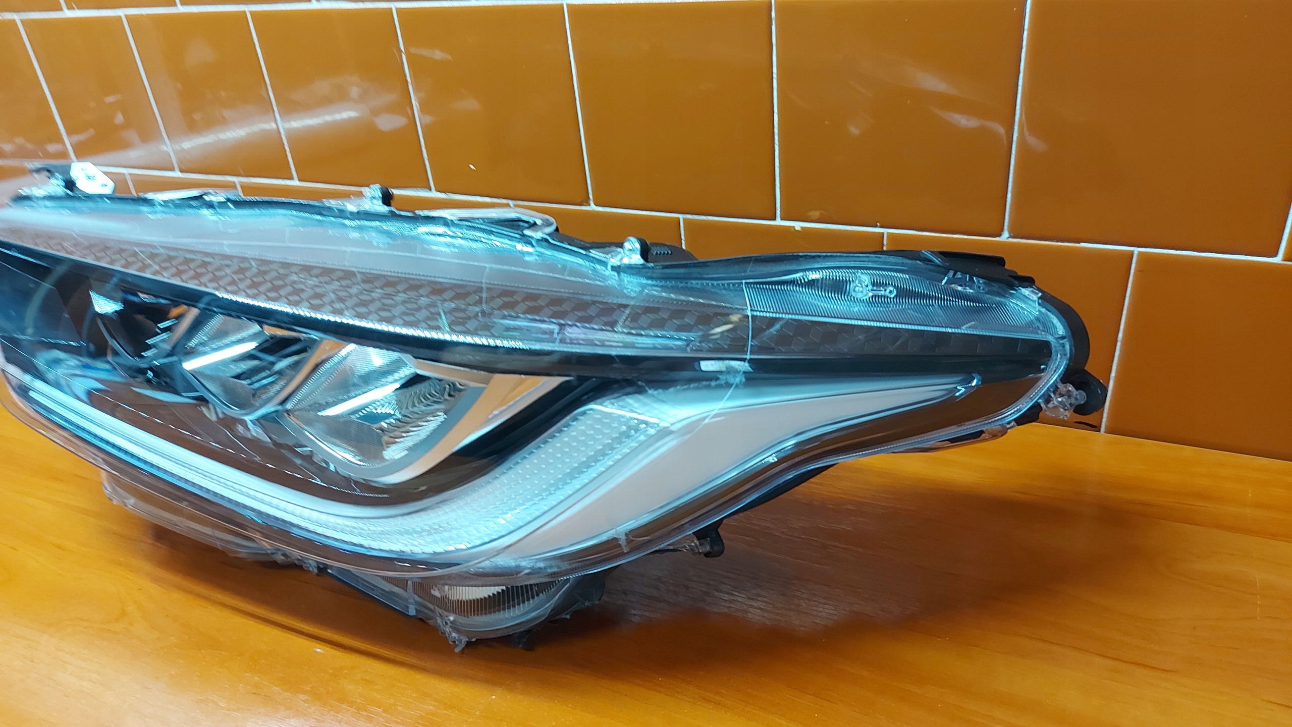 REFLEKTOR light left left front TOYOTA YARIS IV 20