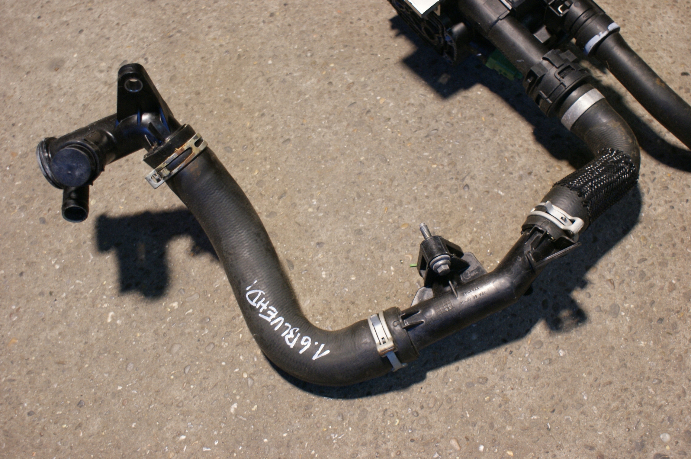 CITROEN 1.6 BLUEHDI OBUDOWA TERMOSTATU PRZEWODY Producent części Citroen OE