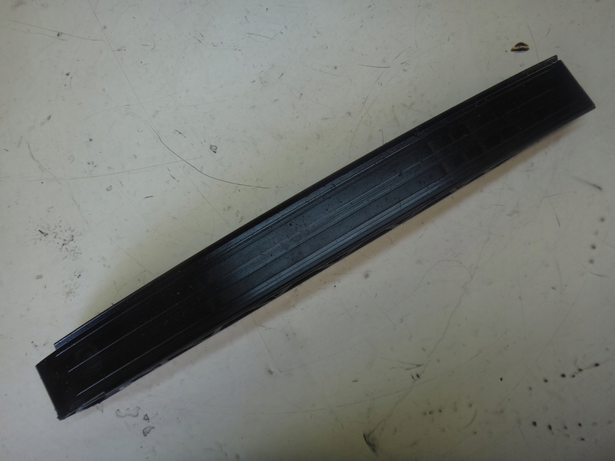 ŚLIZG PROWADNICA ROZRZĄDU BMW M3 E90 E92 E93 S65 4.0 V8 Producent części BMW OE