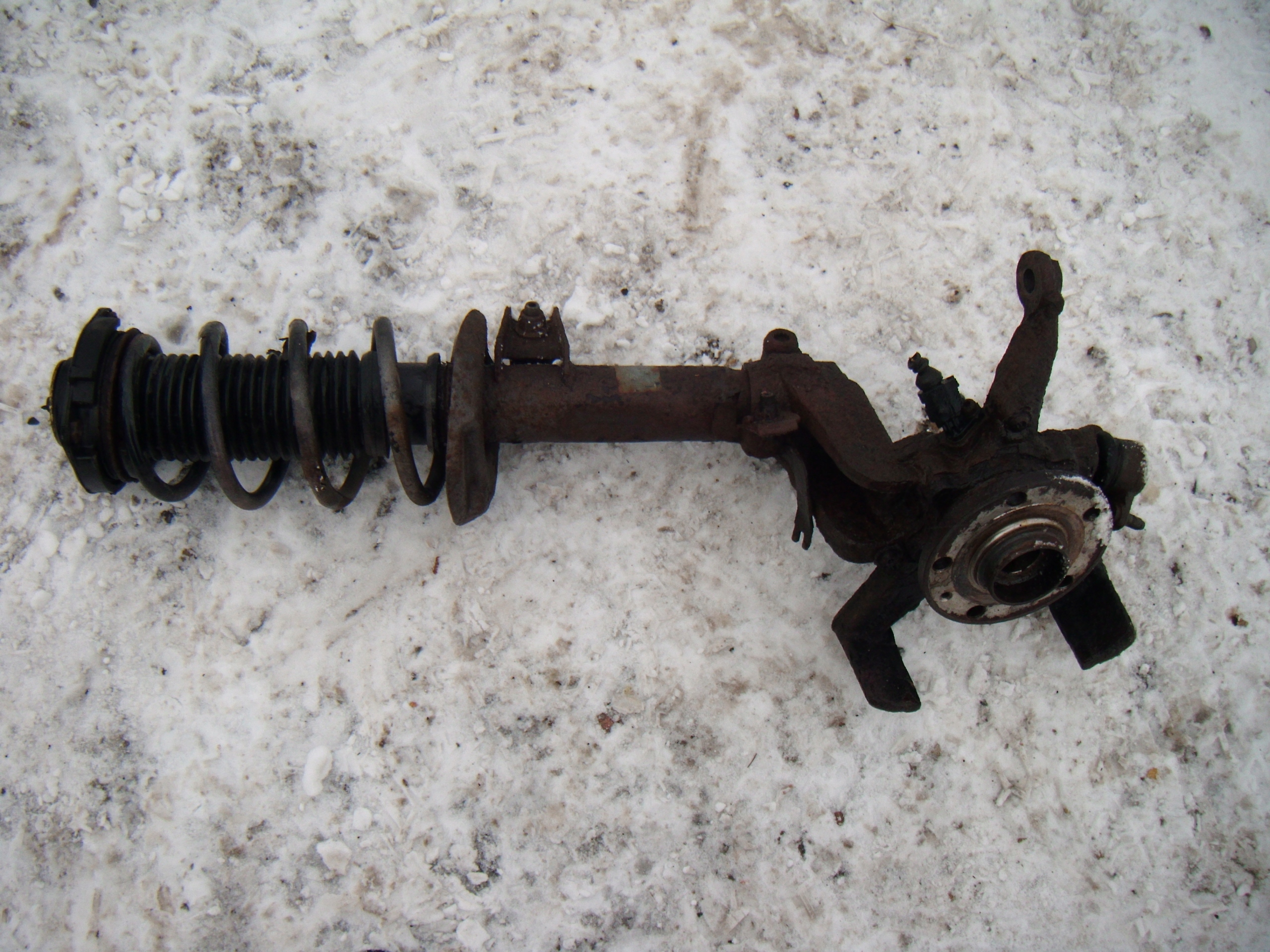 SKODA OCTAVIA 2 II 1.9 TDI 04-13 ZWROTNICA PIASTA AMORTYZATOR LEWY PRZÓD